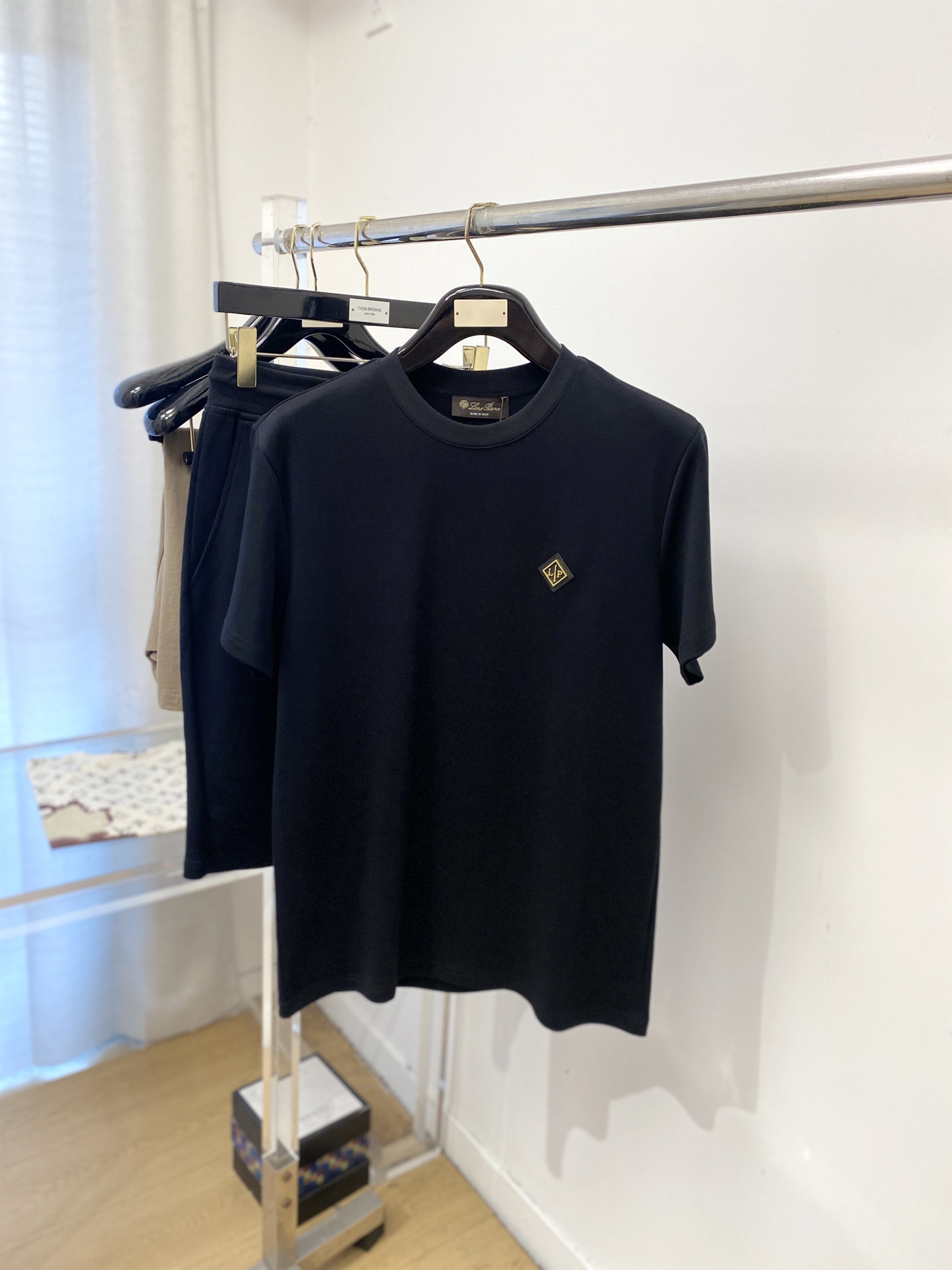 NO:844997,LP, 2026 latest product, fashionable casual suit, made of top-quality original fabrics, comfortable to wear, very good hygroscopicity and breathability, and super high color fastness!  It is very good whether worn inside or outside. Size M-3XL, loro piana,19860909LP、2026最新品,时尚休闲套装,顶级原版面料打造,穿着舒适,吸湿性透气性都非常良好,色牢度超高！无论内搭还是外穿都非常出彩码数M-3XL,,loro piana,,Men's clothing