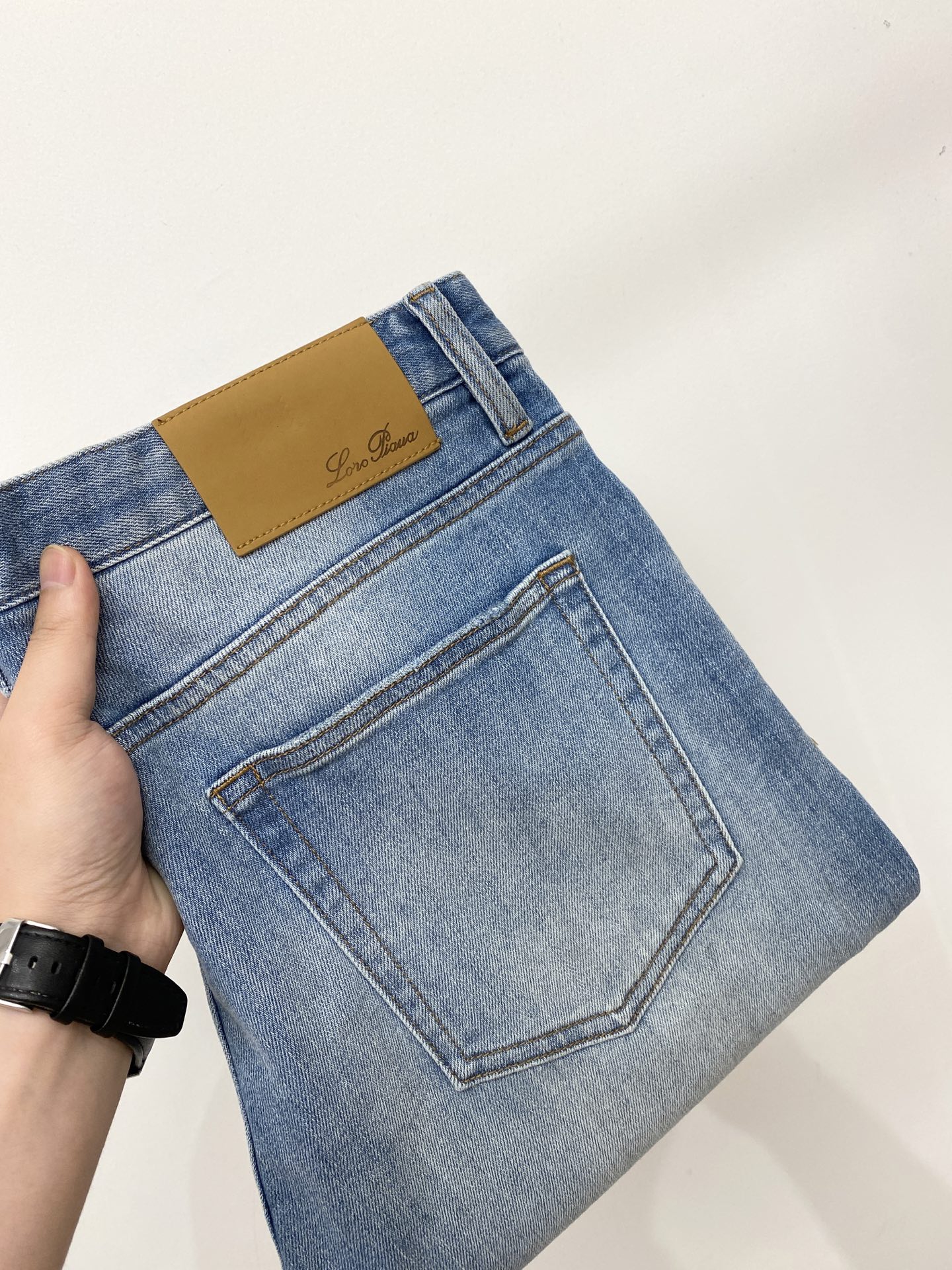NO:845022,LP, 2026 latest products, available at counters at the same time, original goods, washed casual jeans, imported original washed stretch fabrics, comfortable and elastic, original hardware accessories decorated with logo, super correct version, extremely high grade, counter quality, fashionable and stylish upper body, code number 29-38, loro piana, jeans,19860909LP、2026最新品,专柜同步有售,原单狠货,水洗休闲牛仔裤,进口原版水洗弹力面料,舒适有弹性,原版五金辅料装饰logo,版型超正,档次极高,专柜品质,上身时尚有型,码数29-38,,loro piana,jeans,,Men's clothing