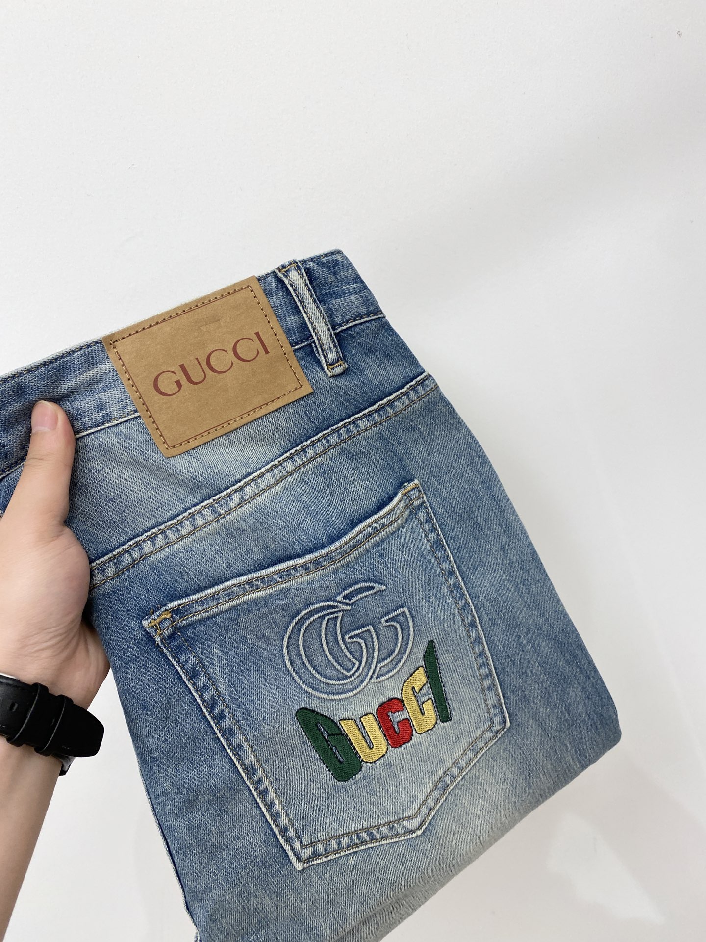 NO:845028,Gucci, 2026 latest products, available at counters simultaneously, original goods, washed casual jeans, imported original washed stretch fabrics, comfortable and elastic, original hardware accessories decorated with logo, super correct shape, extremely high grade, counter quality, fashionable and stylish upper body, code number 29-38,,jeans,19860909古奇、2026最新品,专柜同步有售,原单狠货,水洗休闲牛仔裤,进口原版水洗弹力面料,舒适有弹性,原版五金辅料装饰logo,版型超正,档次极高,专柜品质,上身时尚有型,码数29-38,,jeans,,Men's clothing