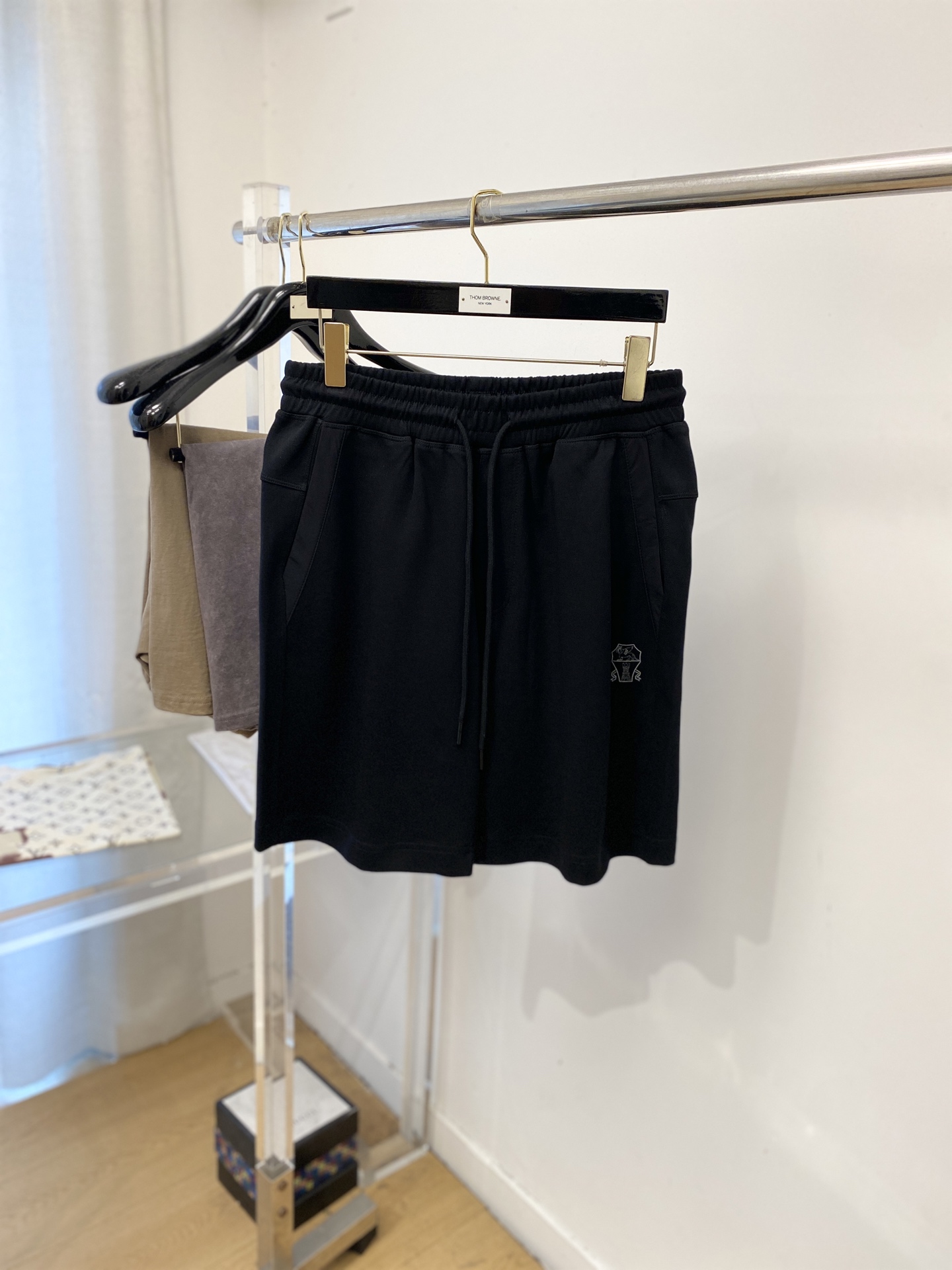 Brunello Cucinelli、2026爆款休闲短裤 高弹显瘦必爆简约百搭爆款，做工精细，每一针都