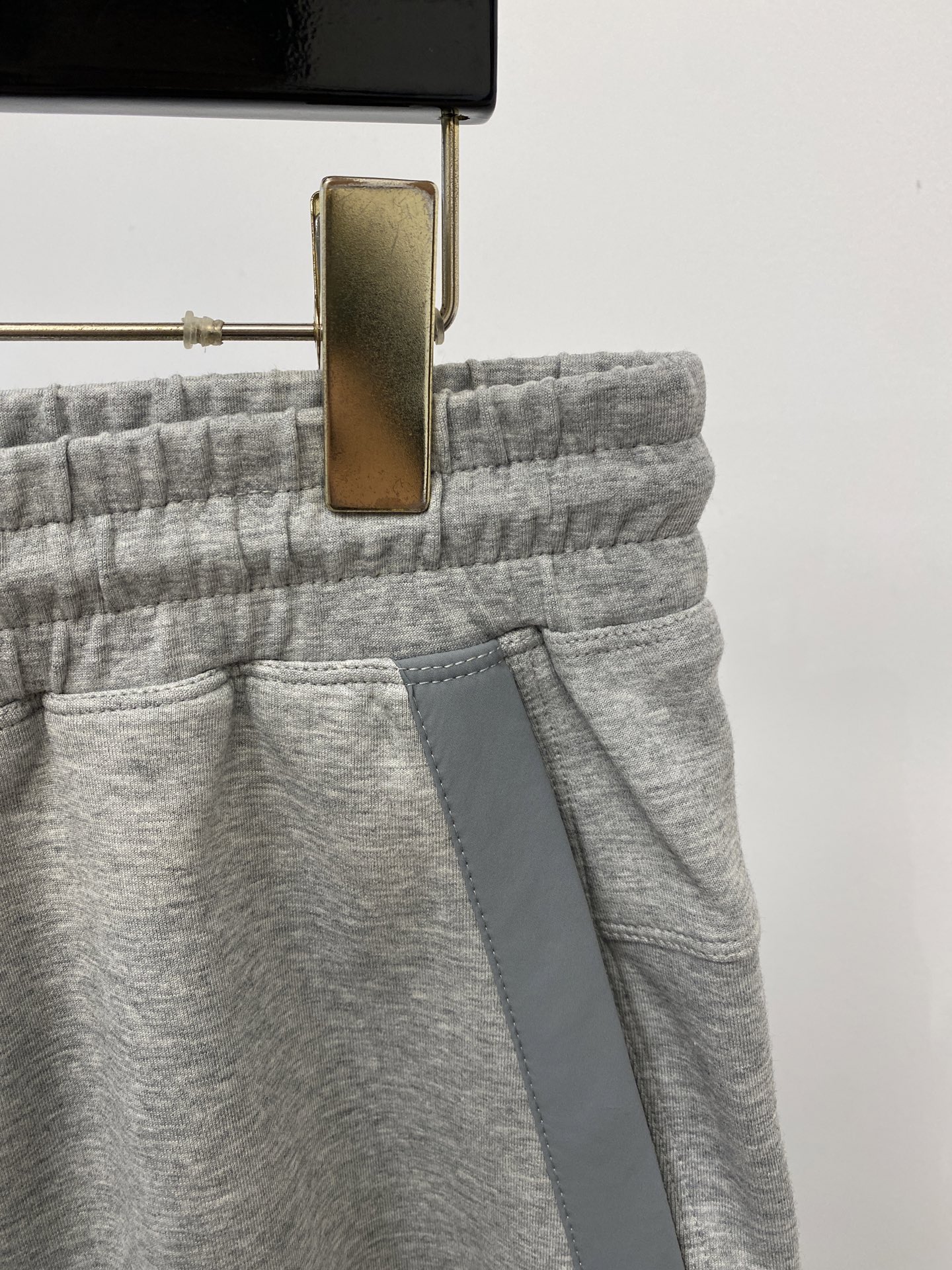 Brunello Cucinelli、2026爆款休闲短裤 高弹显瘦必爆简约百搭爆款，做工精细，每一针都