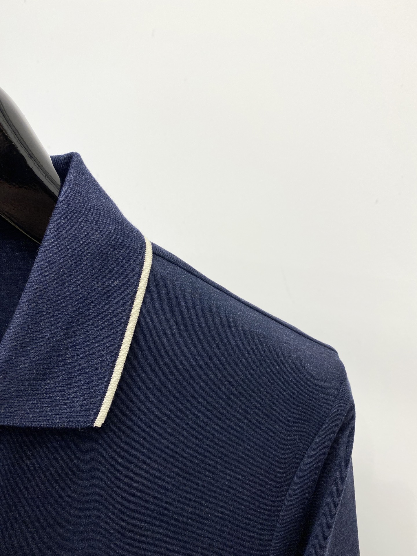 ￼POLO、2026新品短袖T恤，帅气时尚，胸前精致刺绣图案logo，简约百搭款。面料棉 不仅挺括，保持