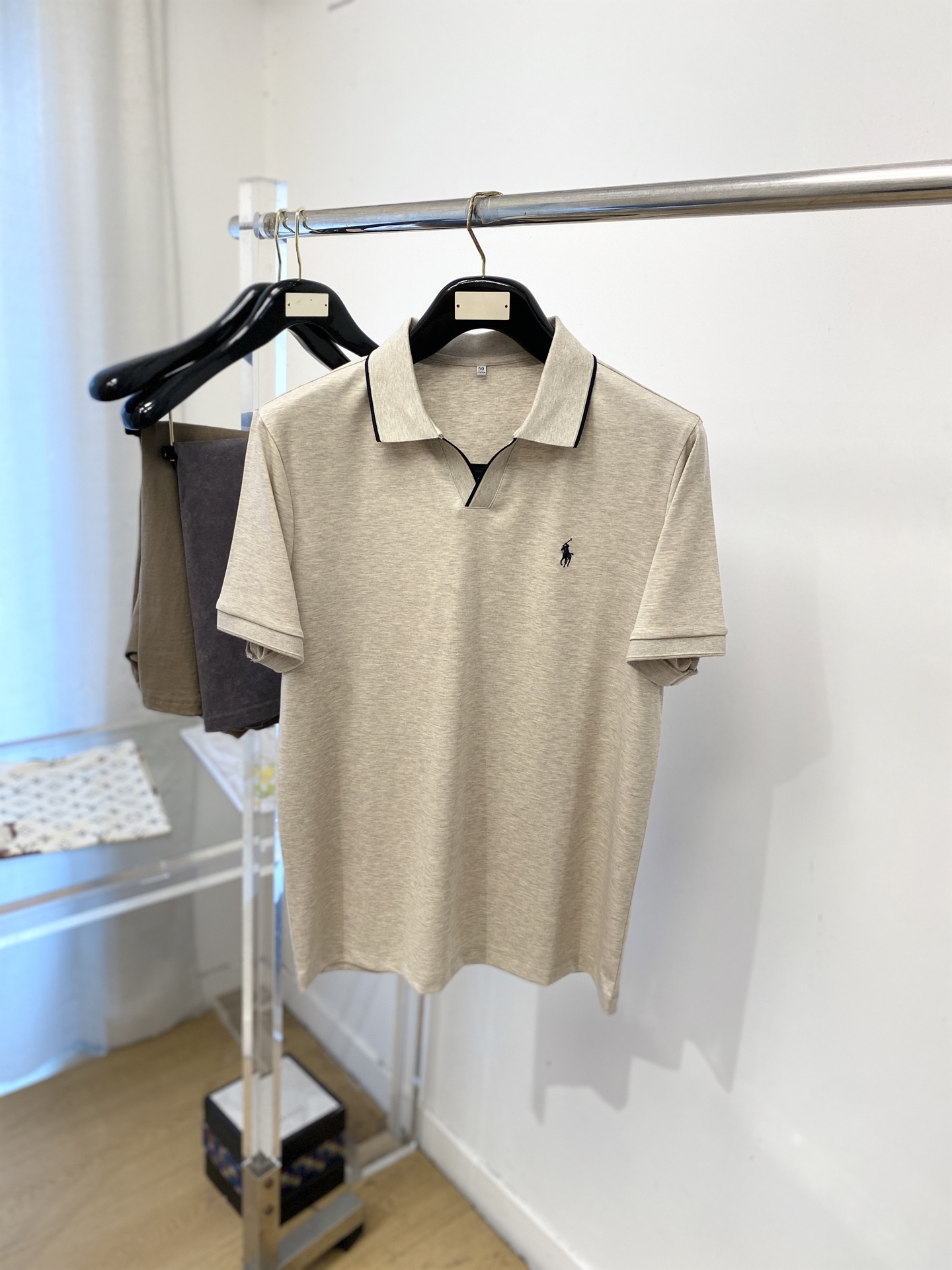 POLO、2026新品短袖T恤，帅气时尚，胸前精致刺绣图案logo，简约百搭款。面料棉 不仅挺括，保持潮