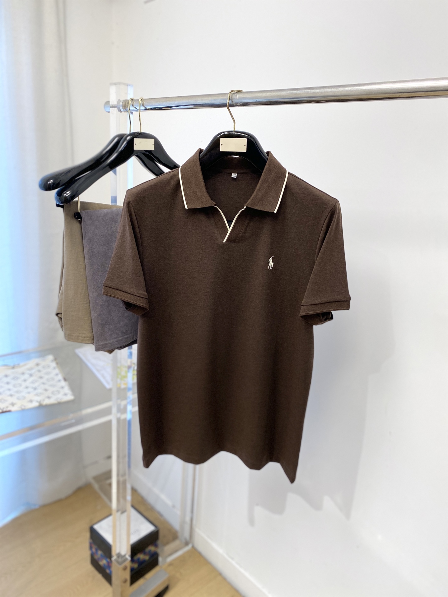 POLO、2026新品短袖T恤，帅气时尚，胸前精致刺绣图案logo，简约百搭款。面料棉 不仅挺括，保持潮