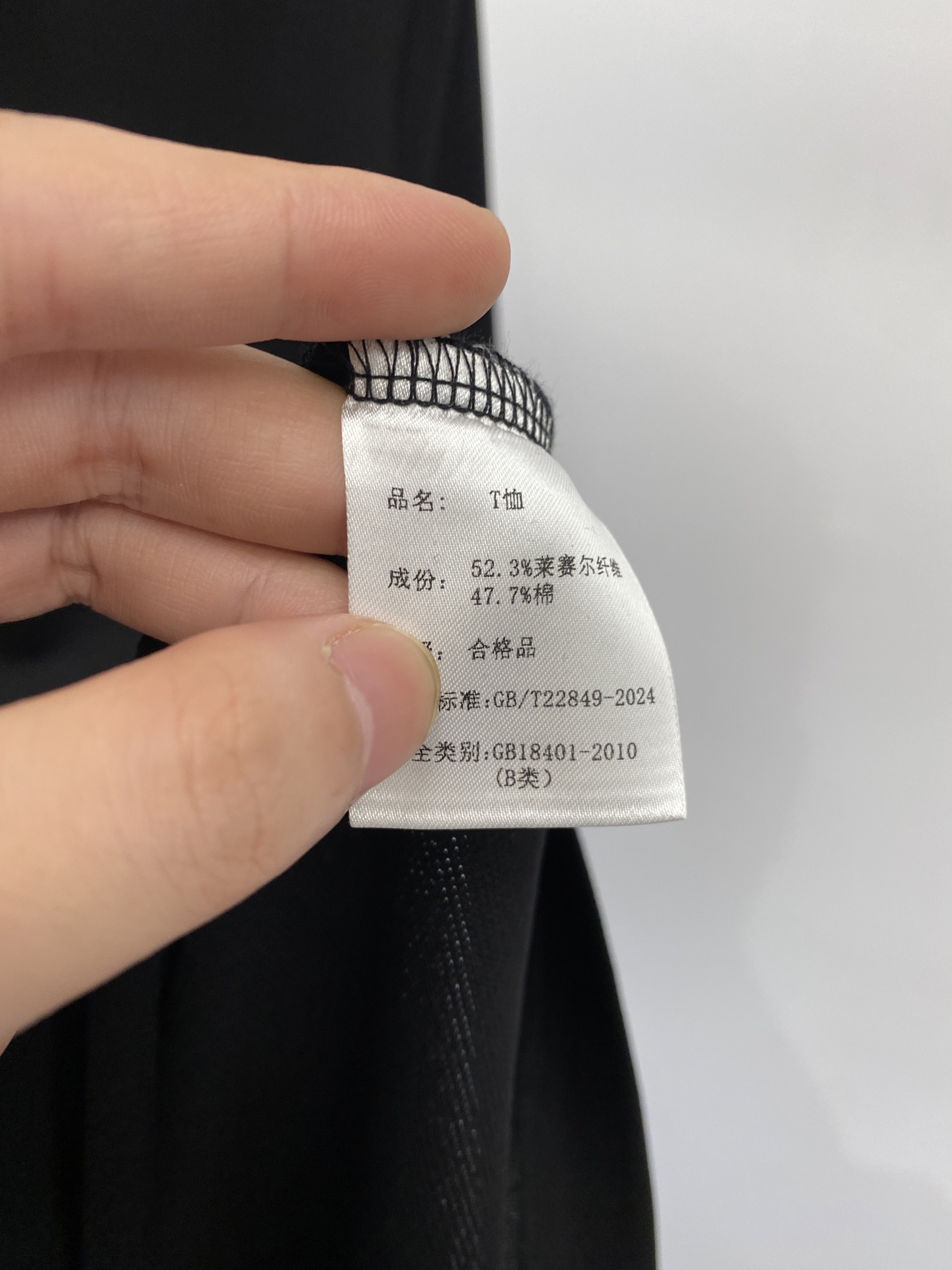 蒙口、2026新品短袖T恤，帅气时尚，胸前刺绣装饰图案logo，简约百搭款。面料棉 不仅挺括，保持潮流的