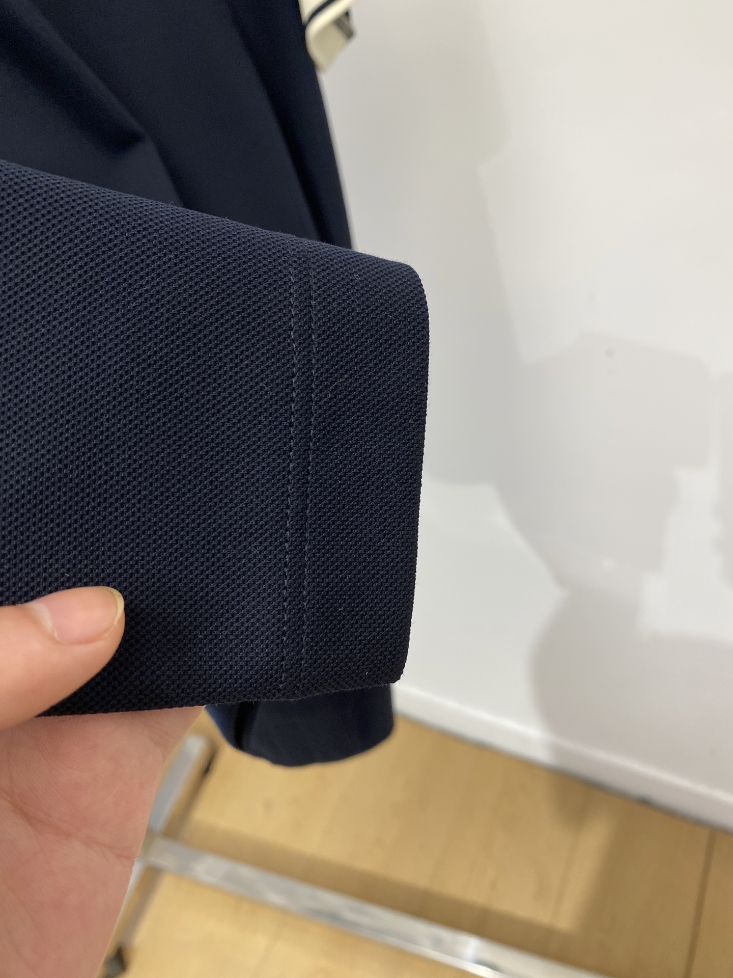 Loro Piana、2026新品短袖T恤，帅气时尚，胸前精致刺绣字母图案logo，简约百搭款。面料棉 