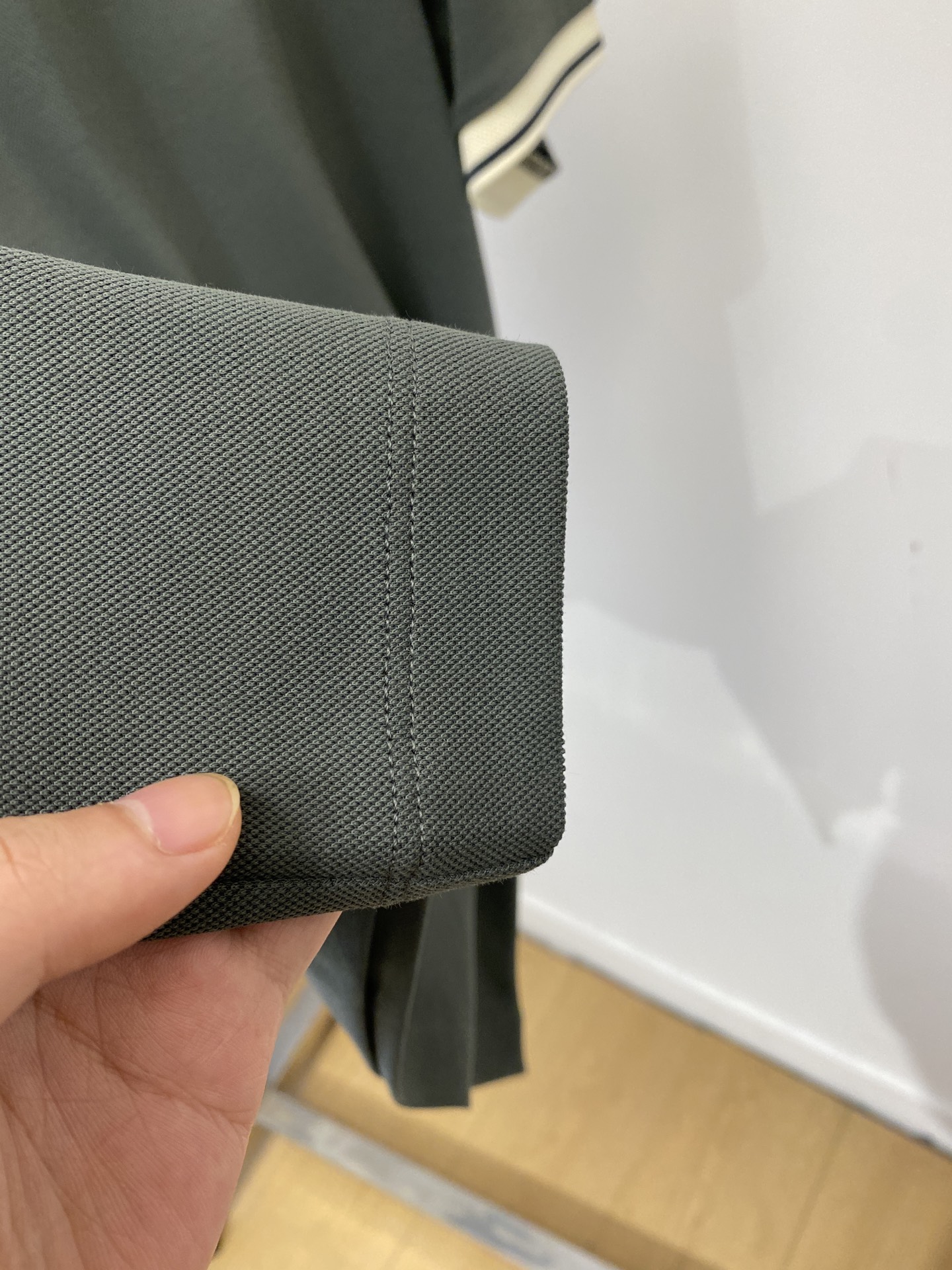 Loro Piana、2026新品短袖T恤，帅气时尚，胸前精致刺绣字母图案logo，简约百搭款。面料棉 