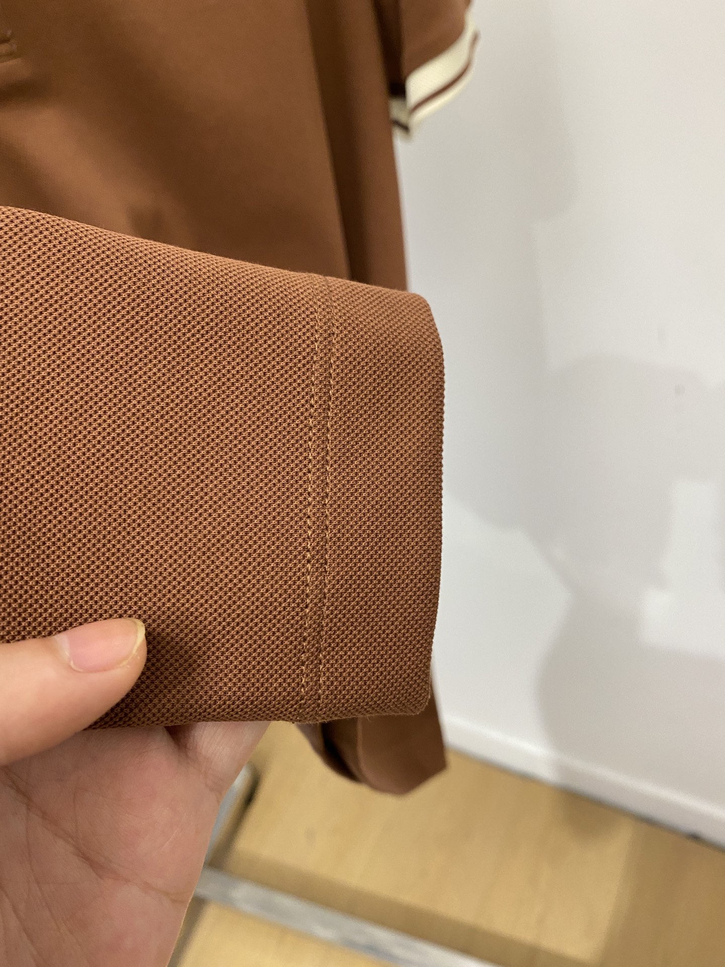 Loro Piana、2026新品短袖T恤，帅气时尚，胸前精致刺绣字母图案logo，简约百搭款。面料棉 