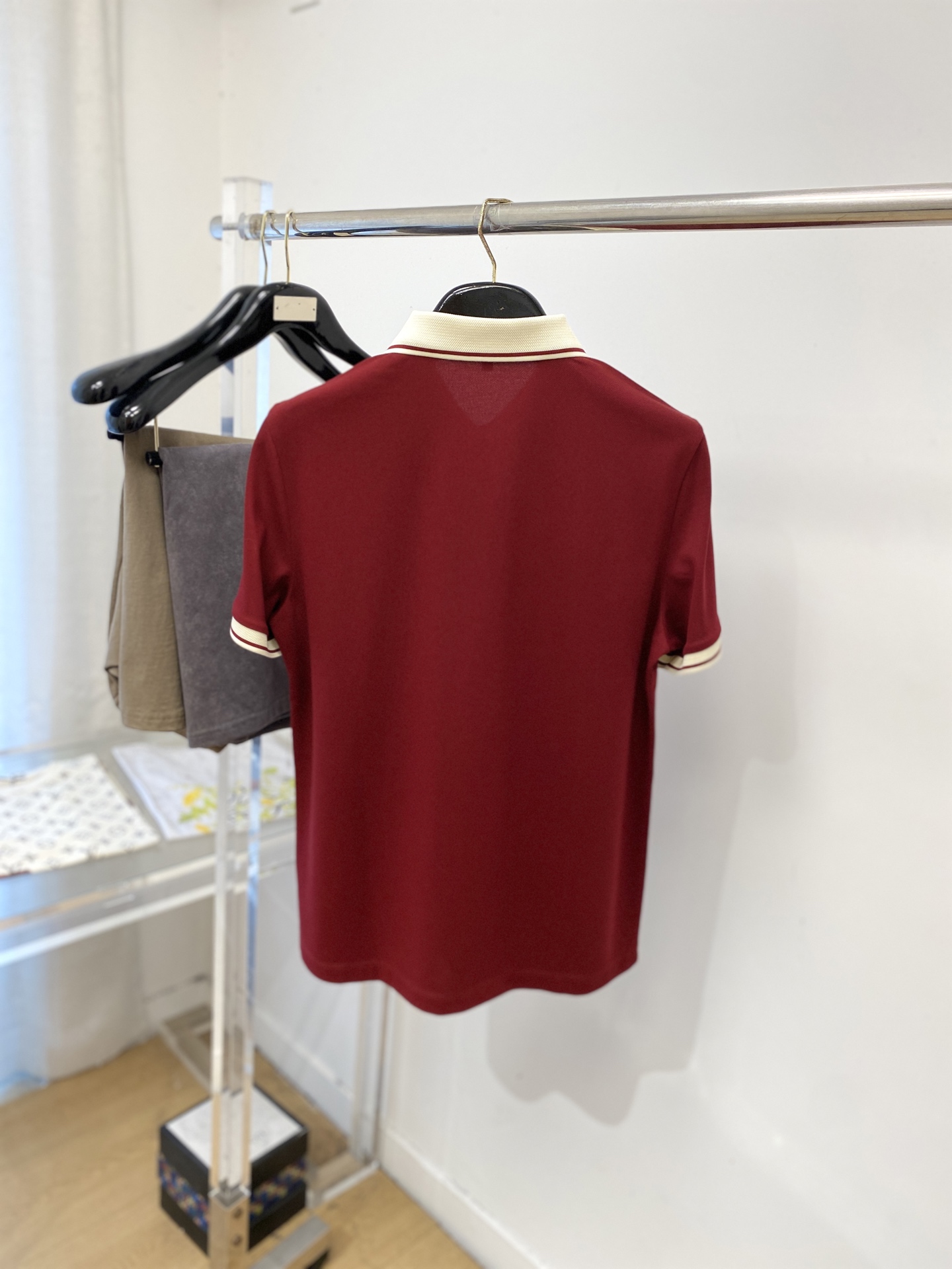 Loro Piana、2026新品短袖T恤，帅气时尚，胸前精致刺绣字母图案logo，简约百搭款。面料棉 
