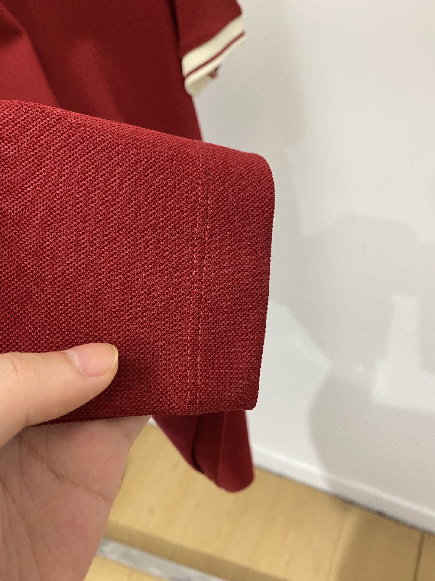 Loro Piana、2026新品短袖T恤，帅气时尚，胸前精致刺绣字母图案logo，简约百搭款。面料棉 