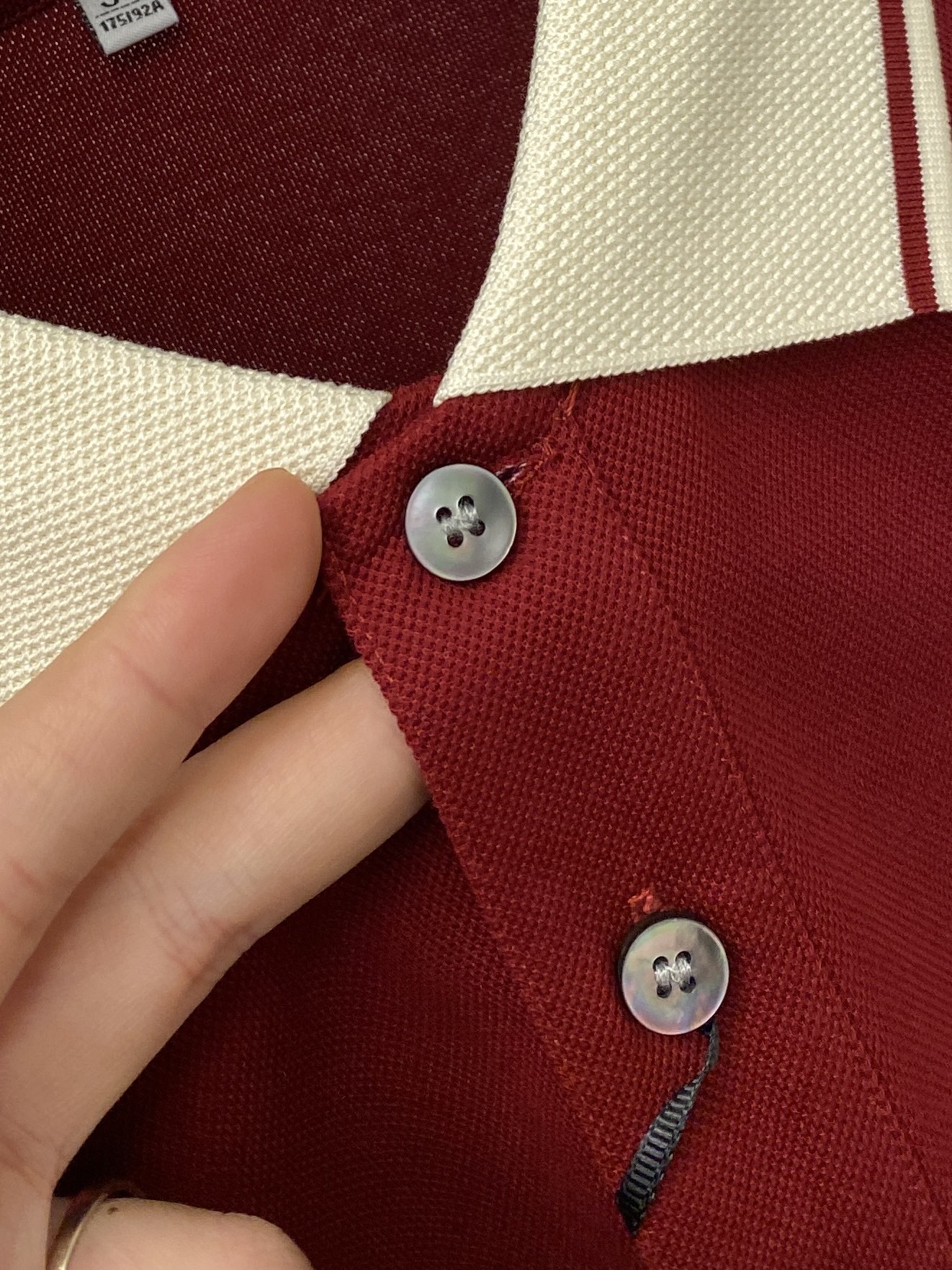Loro Piana、2026新品短袖T恤，帅气时尚，胸前精致刺绣字母图案logo，简约百搭款。面料棉 