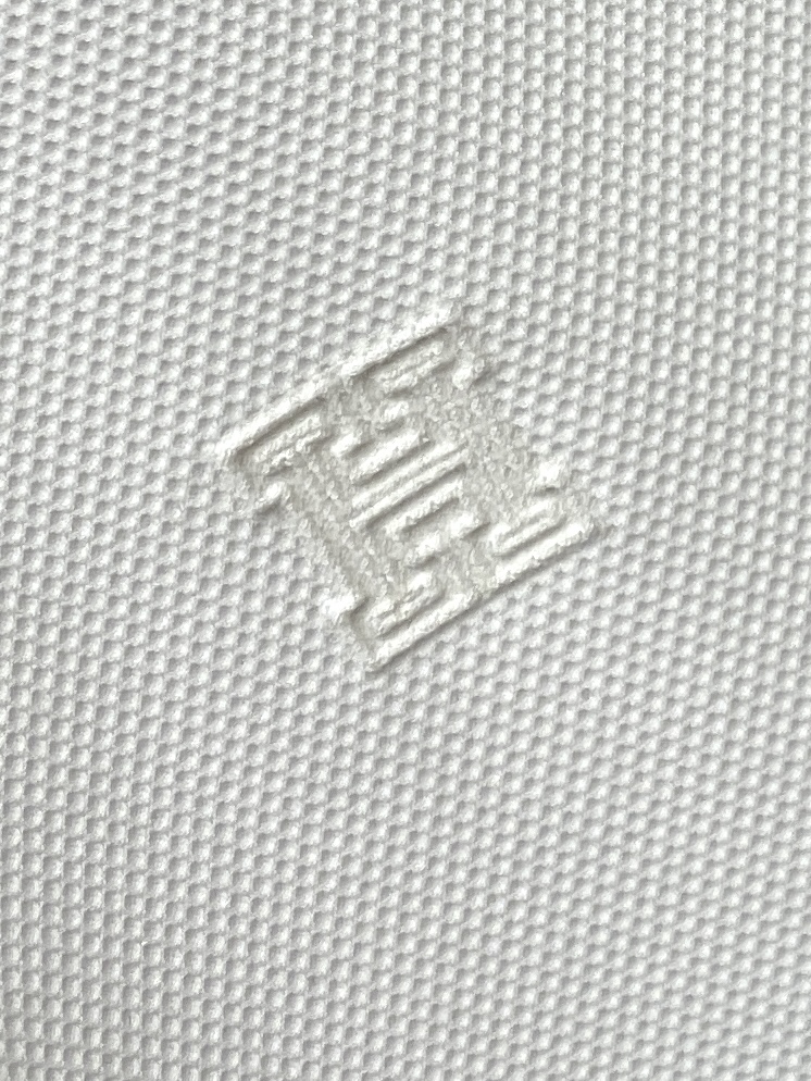 爱马仕、2026新品短袖T恤，帅气时尚，胸前设计凹凸刺绣字母logo，简约百搭款。面料棉 不仅挺括，保持