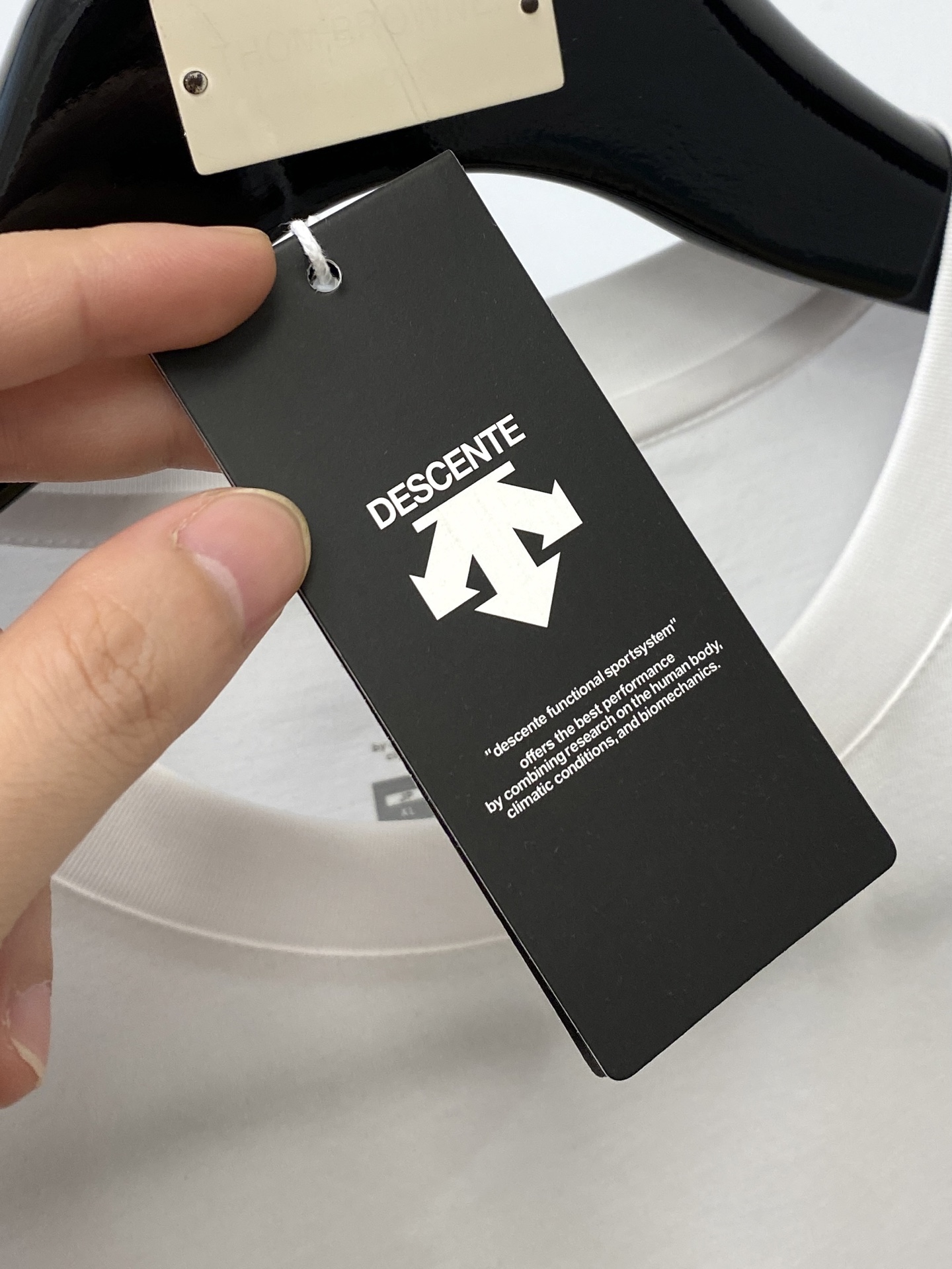 DESCENTE迪桑特、2026新品短袖T恤，帅气时尚，肩部顶级印胶图案logo，简约百搭款。面料棉 不