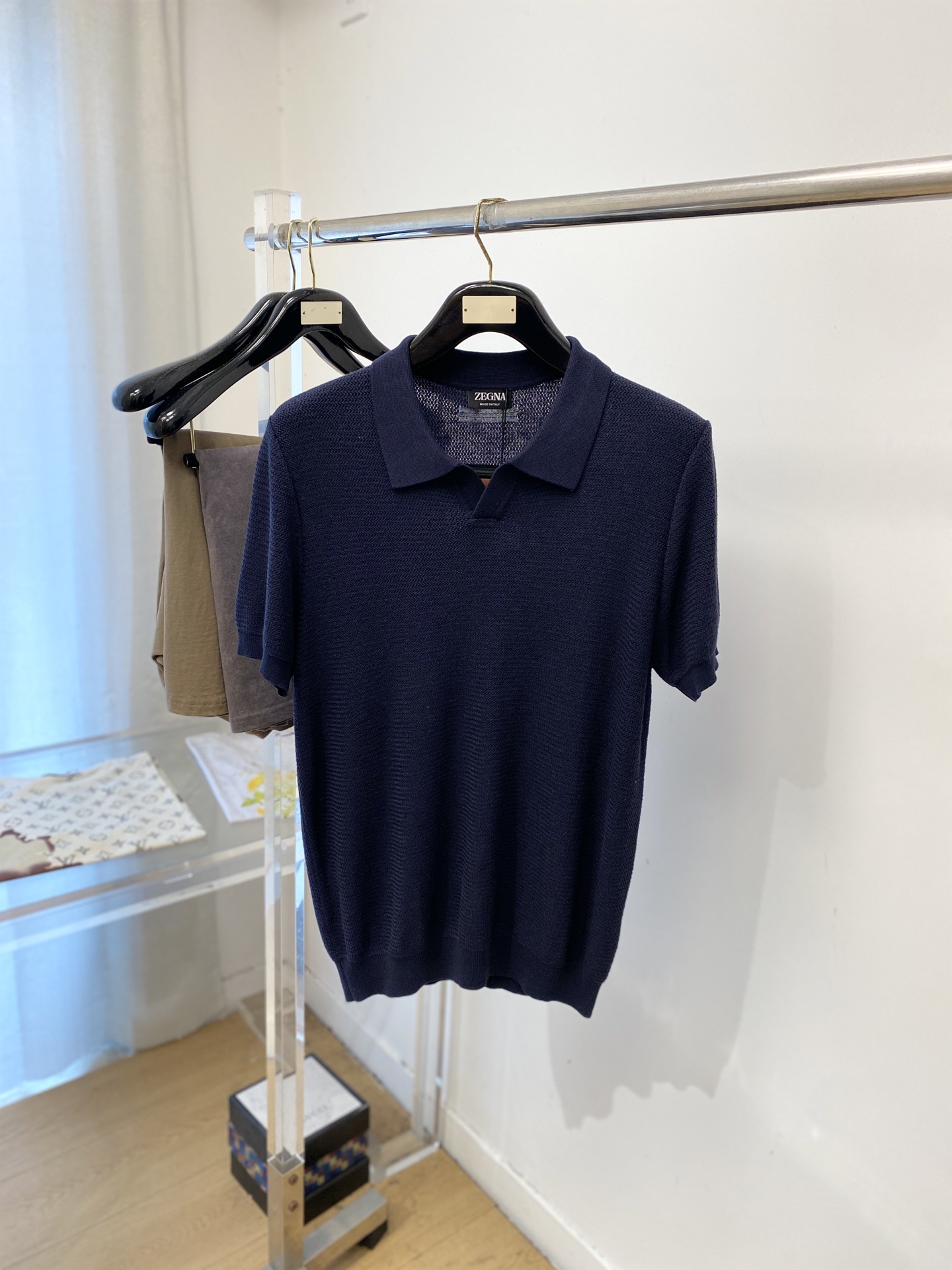 NO:847310,Zegna, 2026 new short-sleeved T-shirt, handsome and fashionable, simple and versatile. The knitted fabric is not only crisp and maintains the trendy silhouette, but also comfortable to wear, and the yarn is more delicate. The size is S-XXL,,zegna,T-shirt,tees,t-shirt,19860909杰尼亚、2026新品短袖T恤,帅气时尚,简约百搭款.面料针织 不仅挺括,保持潮流的廓形,又穿着舒适,纱织更细腻,码数S-XXL,,zegna,T-shirt,tees，t-shirt,,Men's clothing