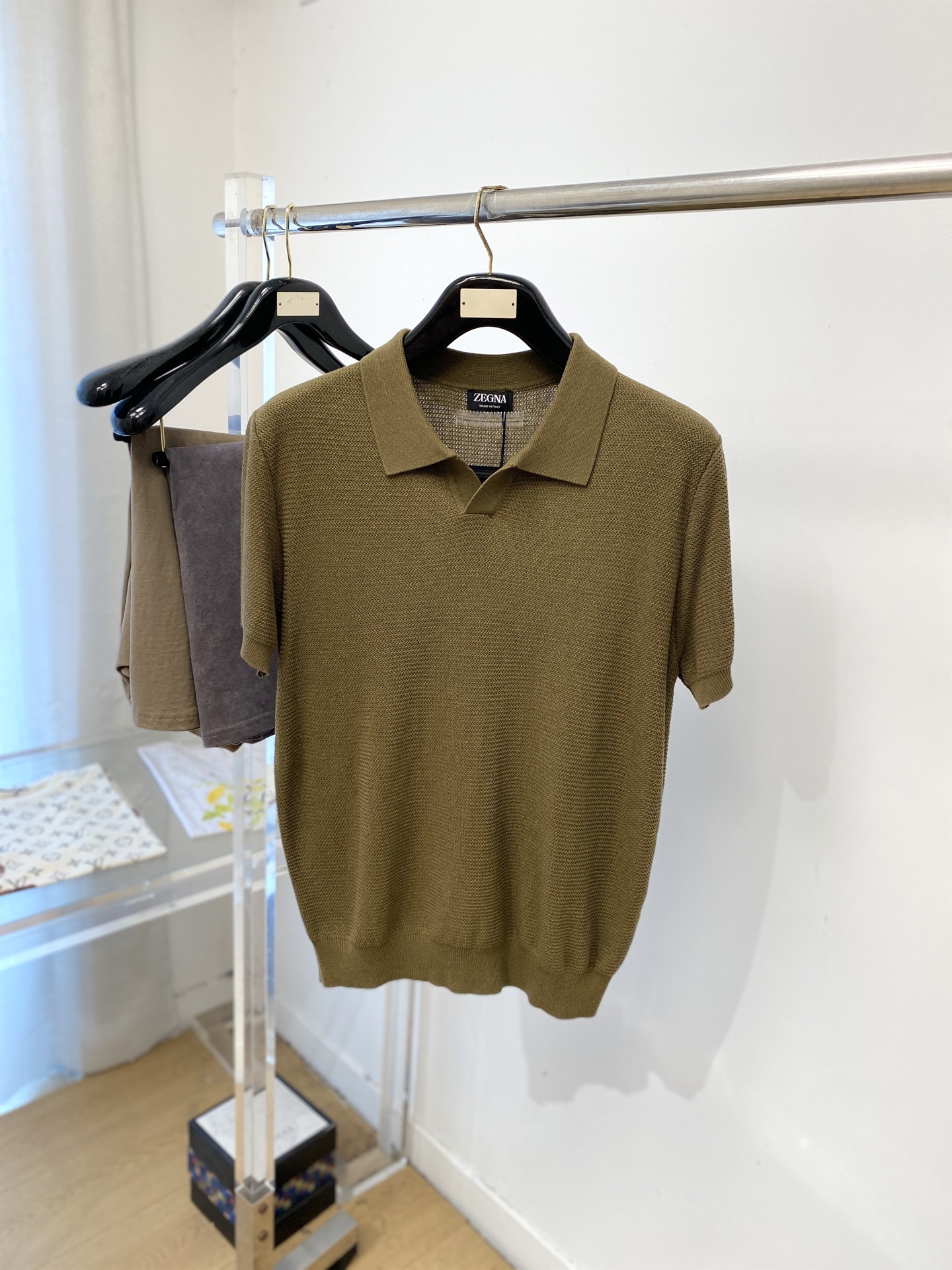 NO:847313,Zegna, 2026 new short-sleeved T-shirt, handsome and fashionable, simple and versatile. The knitted fabric is not only crisp and maintains the trendy silhouette, but also comfortable to wear, and the yarn is more delicate. Size S-XXL, loro piana, zegna, T-shirt, tees, t-shirt,19860909杰尼亚、2026新品短袖T恤,帅气时尚,简约百搭款.面料针织 不仅挺括,保持潮流的廓形,又穿着舒适,纱织更细腻码数S-XXL,,loro piana,zegna,T-shirt,tees，t-shirt,,Men's clothing