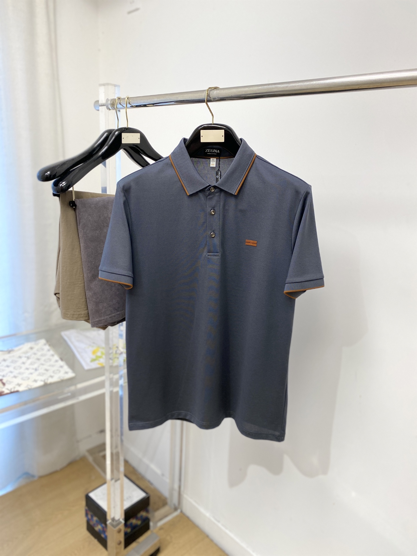 NO:847291,Dior, 2026 new short-sleeved T-shirt, handsome and fashionable, top-notch printed letter logo on the chest, simple and versatile. The knitted fabric is not only crisp and maintains the trendy silhouette, but also comfortable to wear, and the yarn is more delicate. Size M-3XL, dior, T-shirt, tees, t-shirt,19860909迪奥、2026新品短袖T恤,帅气时尚,胸前顶级印胶字母logo,简约百搭款.面料针织 不仅挺括,保持潮流的廓形,又穿着舒适,纱织更细腻,码数M-3XL,,dior,T-shirt,tees，t-shirt,,Men's clothing