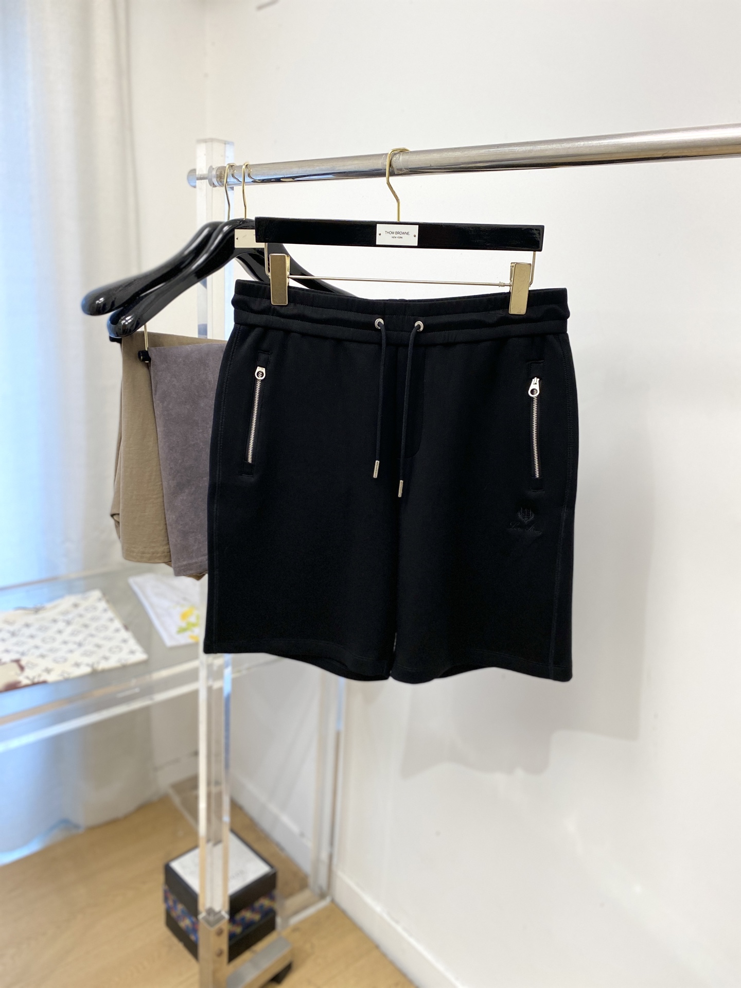 NO:847305,LP, 2026 popular casual shorts, high elasticity, slimming, simple and versatile, popular style, fine workmanship, every stitch can be seen attentive, favorite of many celebrities and Internet celebrities, elongating body proportions!  Micro-elastic comfortable fabric details body size M-3XL, loro piana, shorts,19860909LP、2026爆款休闲短裤 高弹显瘦必爆简约百搭爆款,做工精细,每一针都看得到用心,超多明星网红最爱 拉长身材比例哦！微弹 舒适面料 细节体码数M-3XL,,loro piana,shorts,,Men's clothing