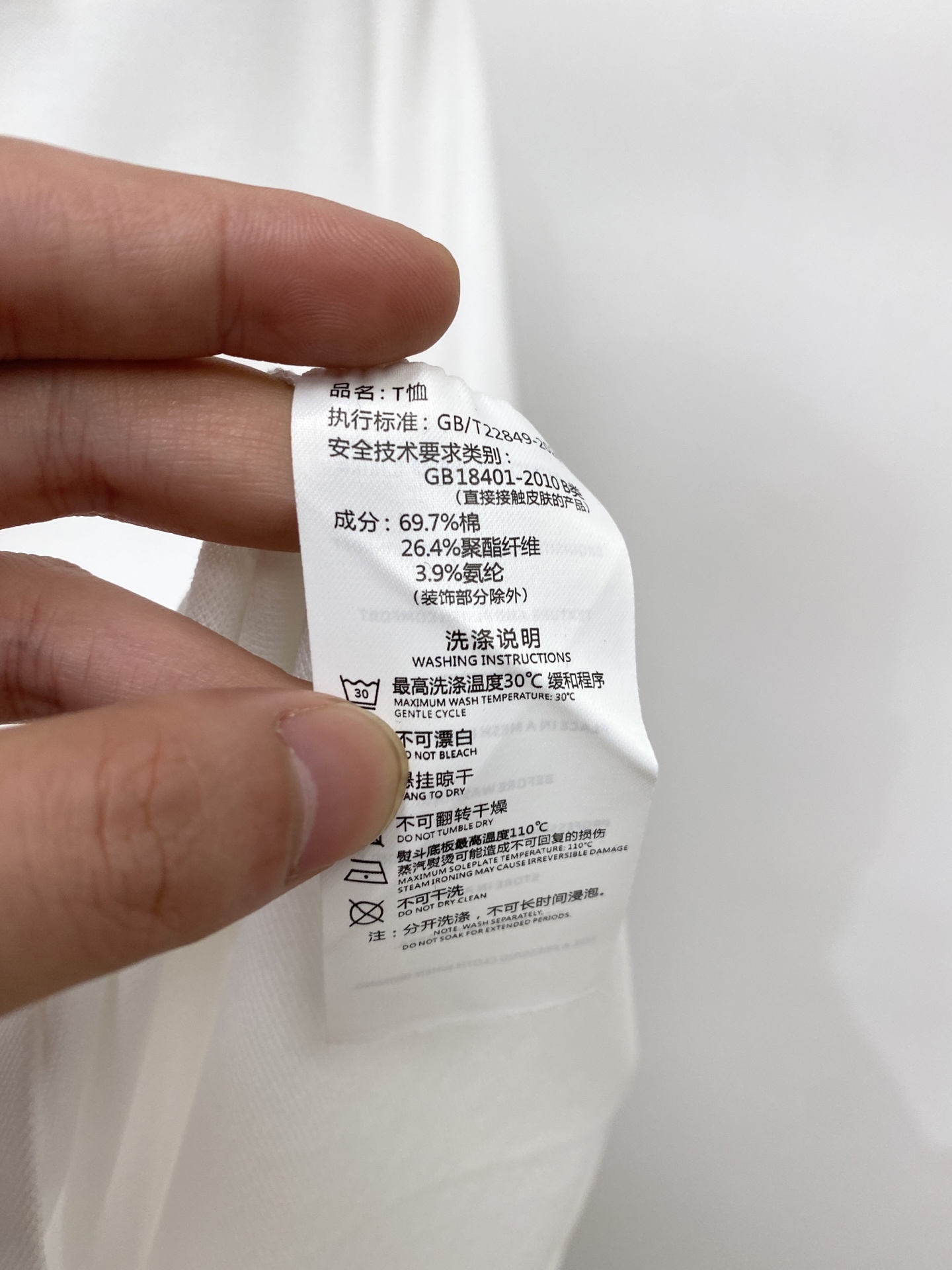 迪奥、2026新品短袖T恤，帅气时尚，胸前精致刺绣图案字母logo，简约百搭款。面料棉 不仅挺括，保持潮