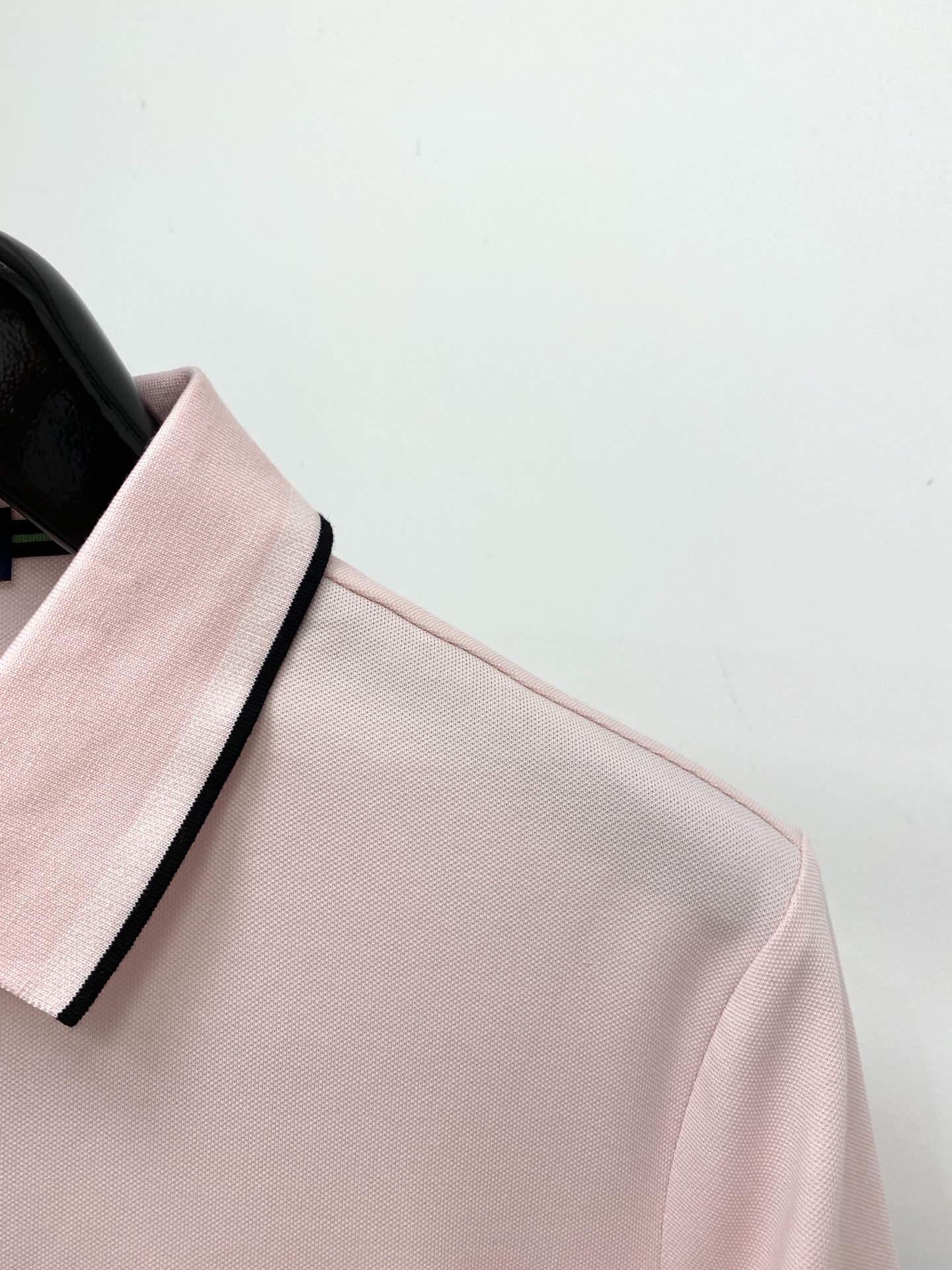 Loro Piana、2026新品短袖T恤，帅气时尚，胸前精致刺绣图案logo，简约百搭款。面料棉 不仅