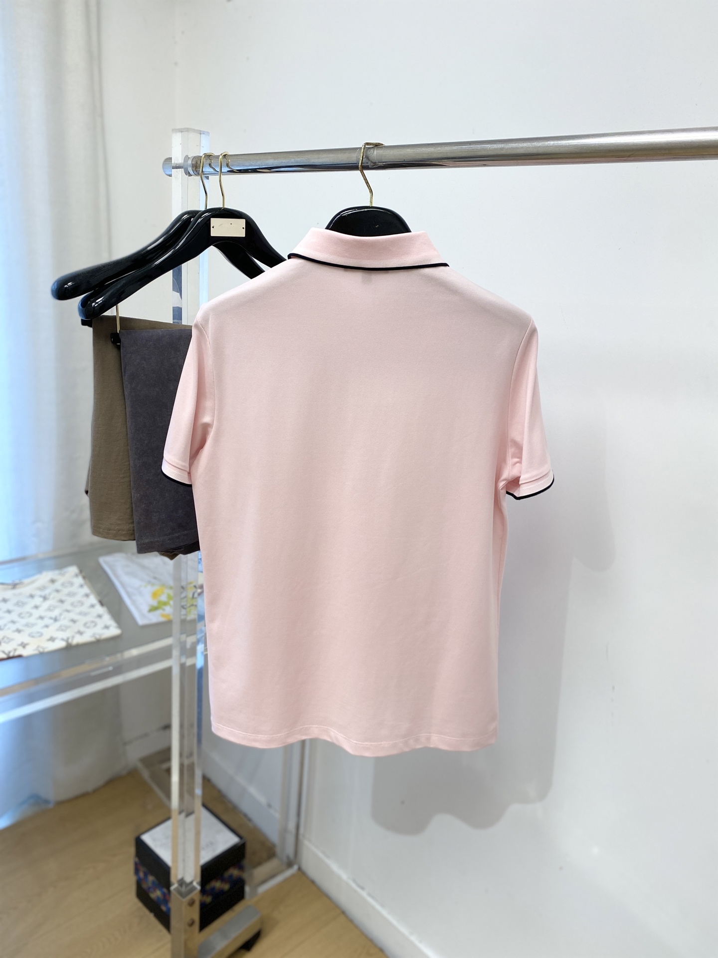 Loro Piana、2026新品短袖T恤，帅气时尚，胸前精致刺绣图案logo，简约百搭款。面料棉 不仅