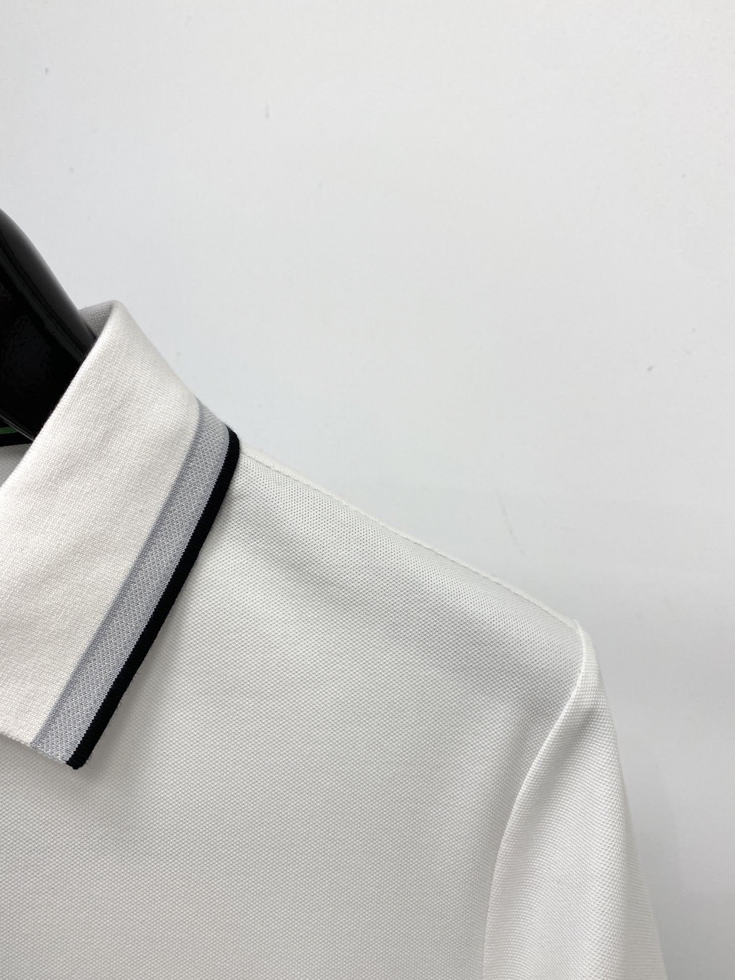Loro Piana、2026新品短袖T恤，帅气时尚，胸前精致刺绣图案logo，简约百搭款。面料棉 不仅