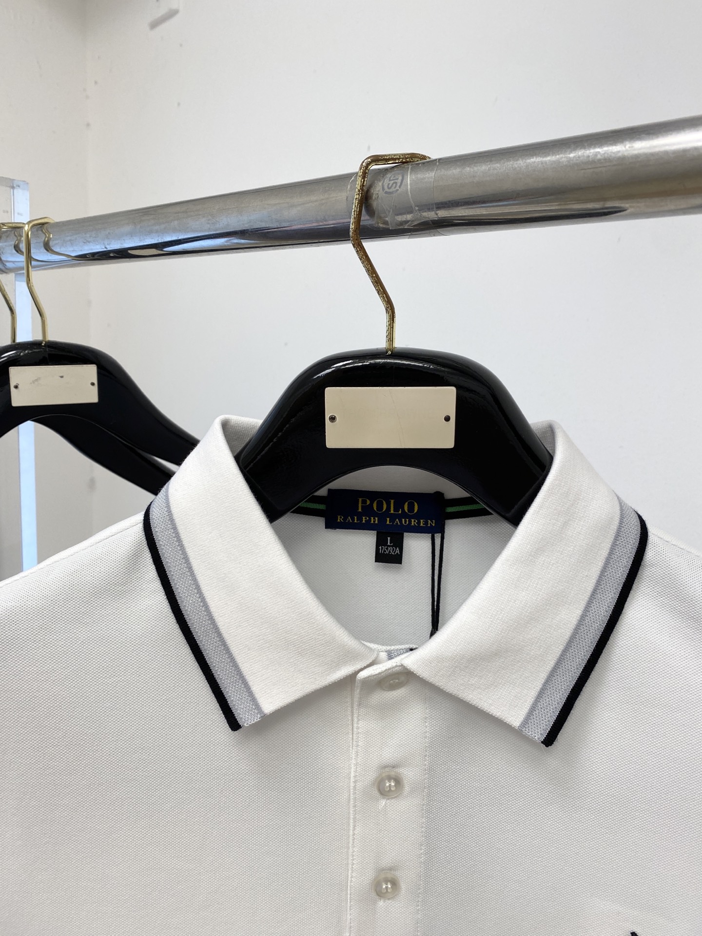 Loro Piana、2026新品短袖T恤，帅气时尚，胸前精致刺绣图案logo，简约百搭款。面料棉 不仅