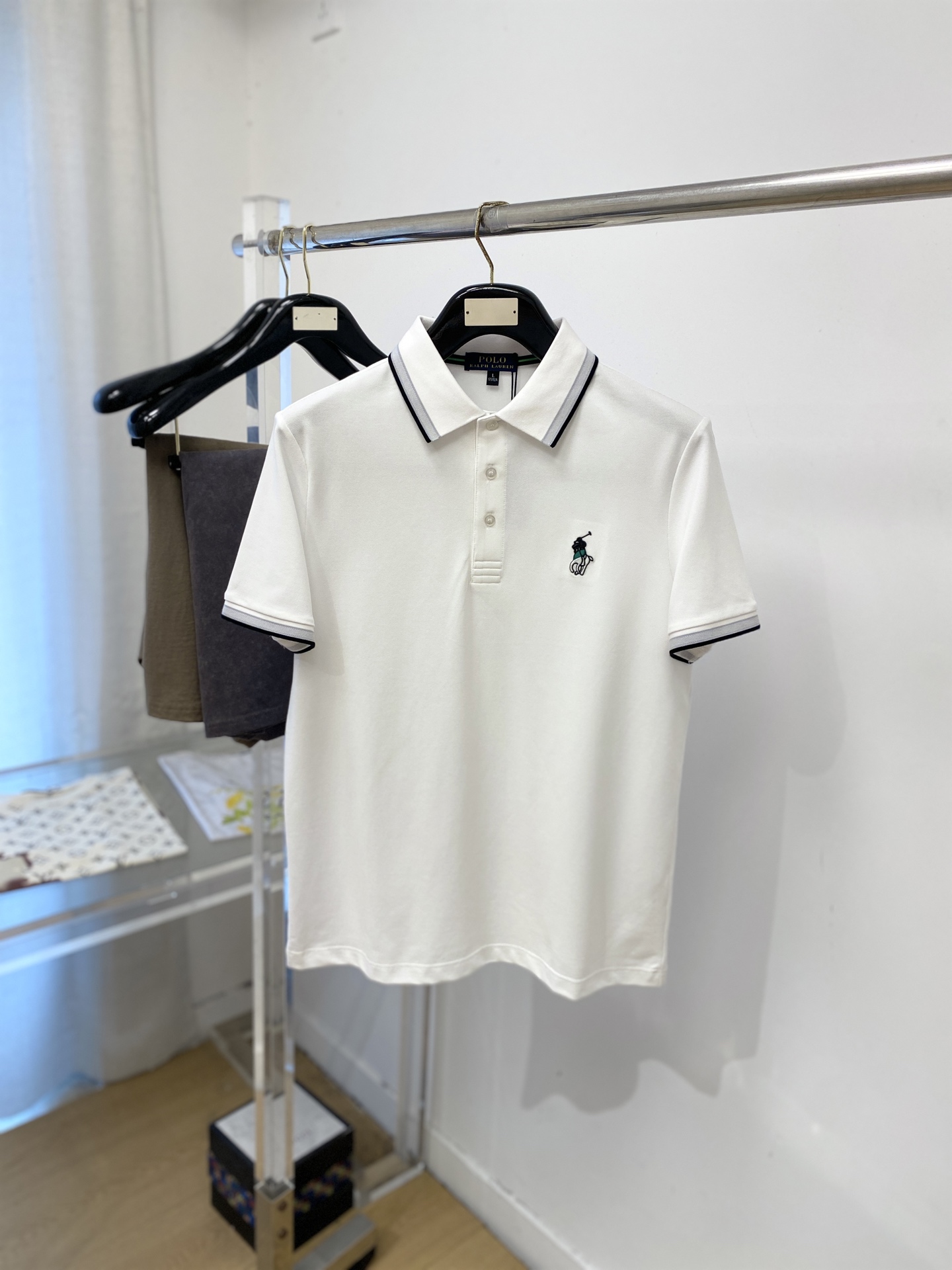 Loro Piana、2026新品短袖T恤，帅气时尚，胸前精致刺绣图案logo，简约百搭款。面料棉 不仅