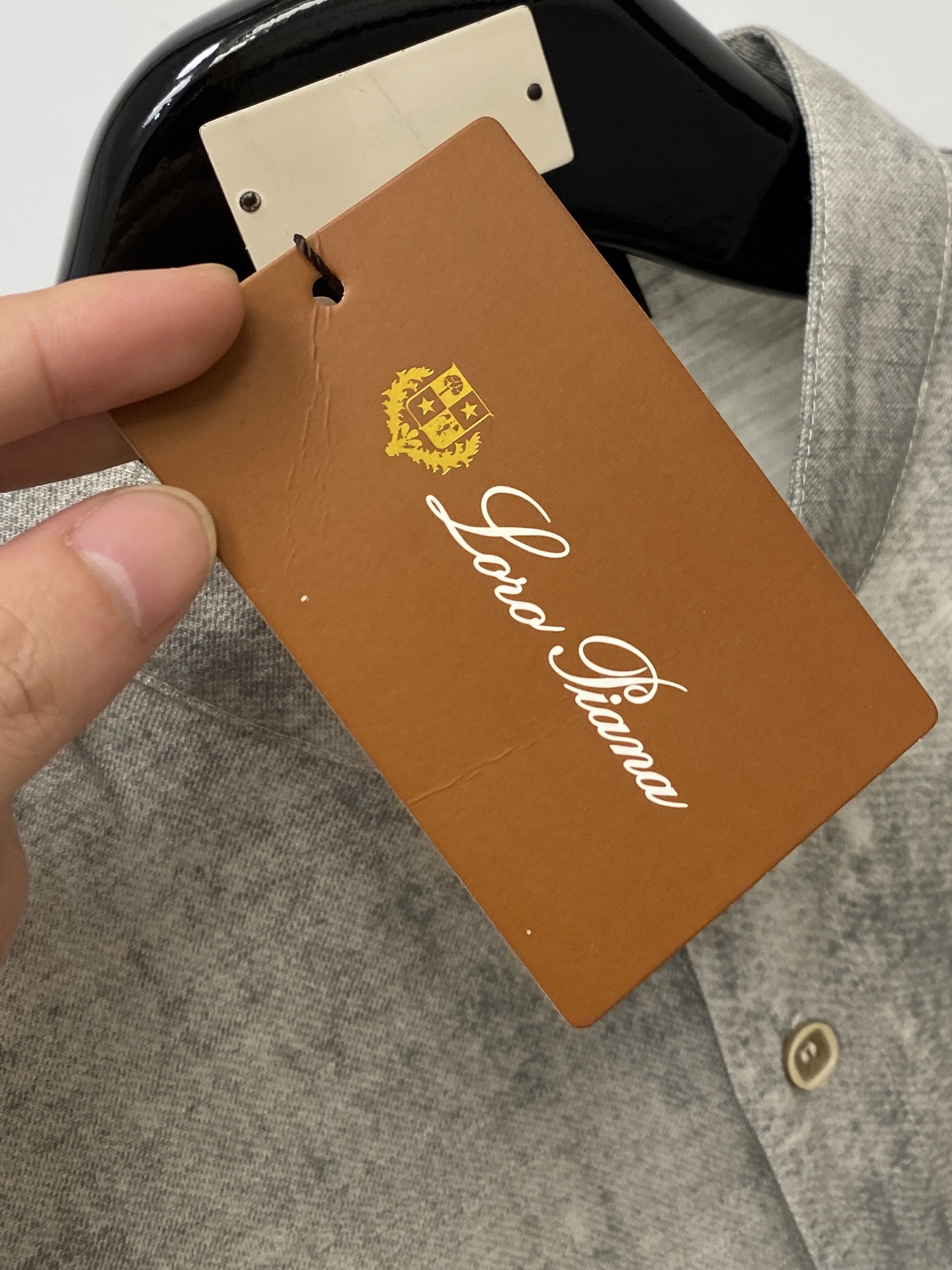 Loro Piana、2026新品短袖衬衫，时尚帅气，简约百搭款，定制原版面料，不仅挺括，保持潮流的廓形，又穿着舒适，纱