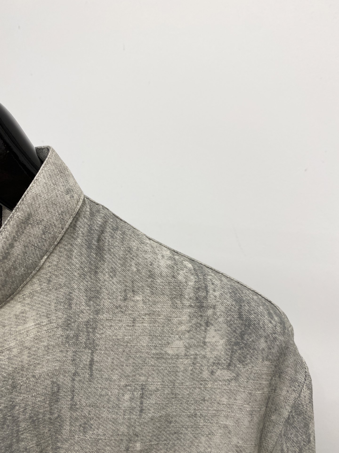 Loro Piana、2026新品短袖衬衫，时尚帅气，简约百搭款，定制原版面料，不仅挺括，保持潮流的廓形，又穿着舒适，纱