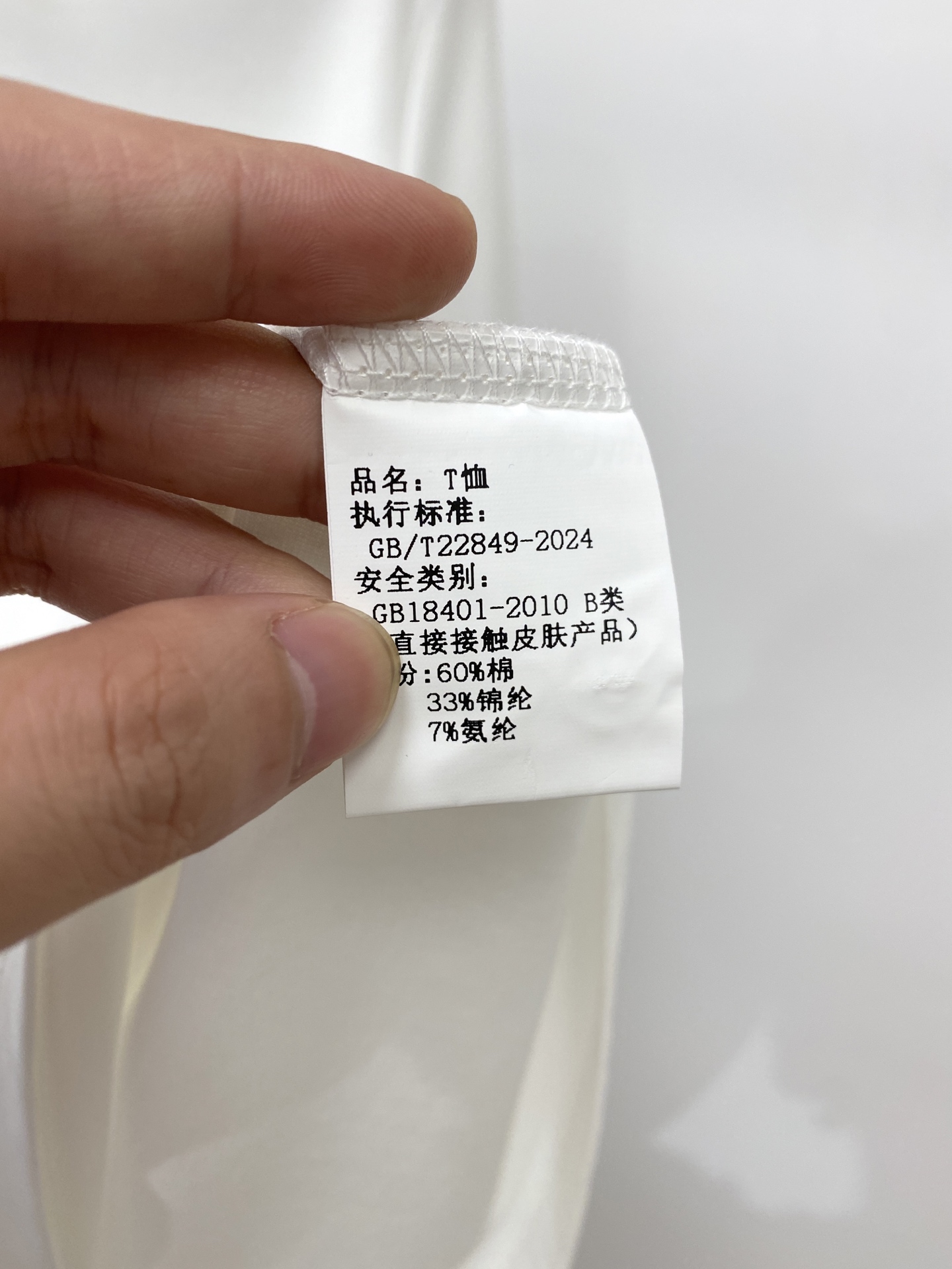阿玛尼、2026新品短袖T恤，帅气时尚，胸前设计凹凸印胶图案logo，简约百搭款。面料棉 不仅挺括，保持