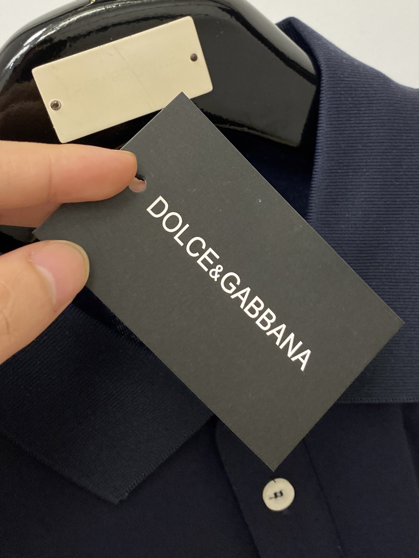 阿玛尼、2026新品短袖T恤，帅气时尚，胸前精致刺绣字母logo，简约百搭款。面料棉 不仅挺括，保持潮流