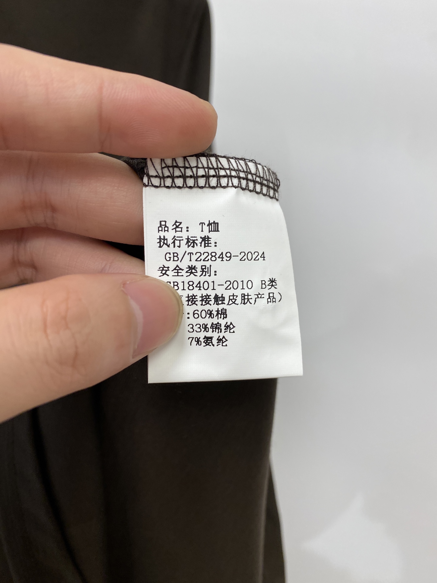 阿玛尼、2026新品短袖T恤，帅气时尚，胸前精致刺绣字母logo，简约百搭款。面料棉 不仅挺括，保持潮流