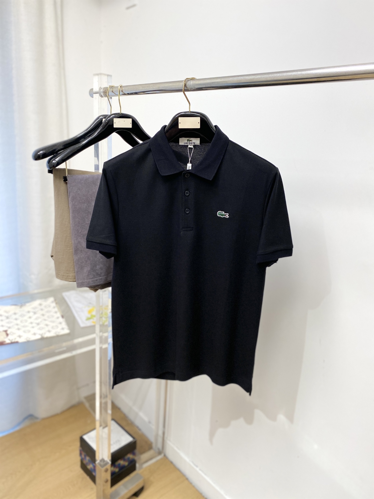 LACOSTE 时尚潮牌、2026新品短袖T恤，帅气时尚，胸前精致刺绣图案logo，简约百搭款。面料棉 