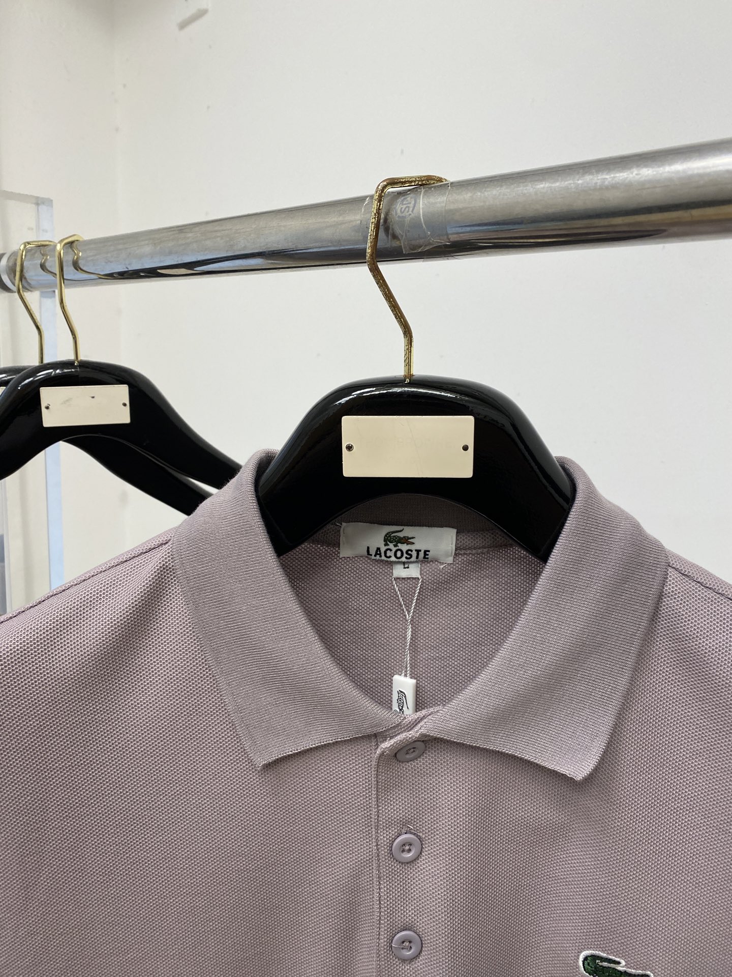 LACOSTE 时尚潮牌、2026新品短袖T恤，帅气时尚，胸前精致刺绣图案logo，简约百搭款。面料棉 