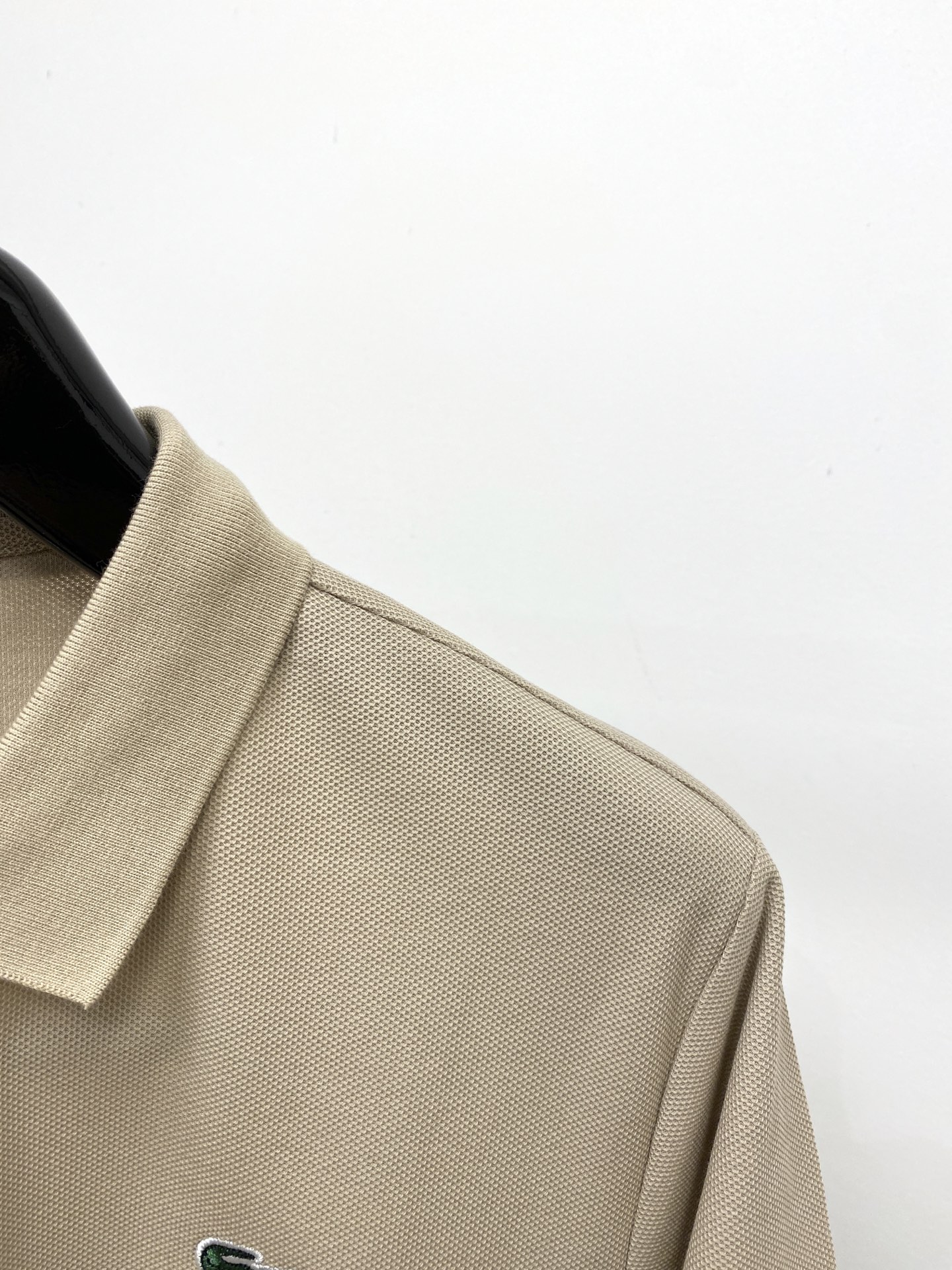 LACOSTE 时尚潮牌、2026新品短袖T恤，帅气时尚，胸前精致刺绣图案logo，简约百搭款。面料棉 