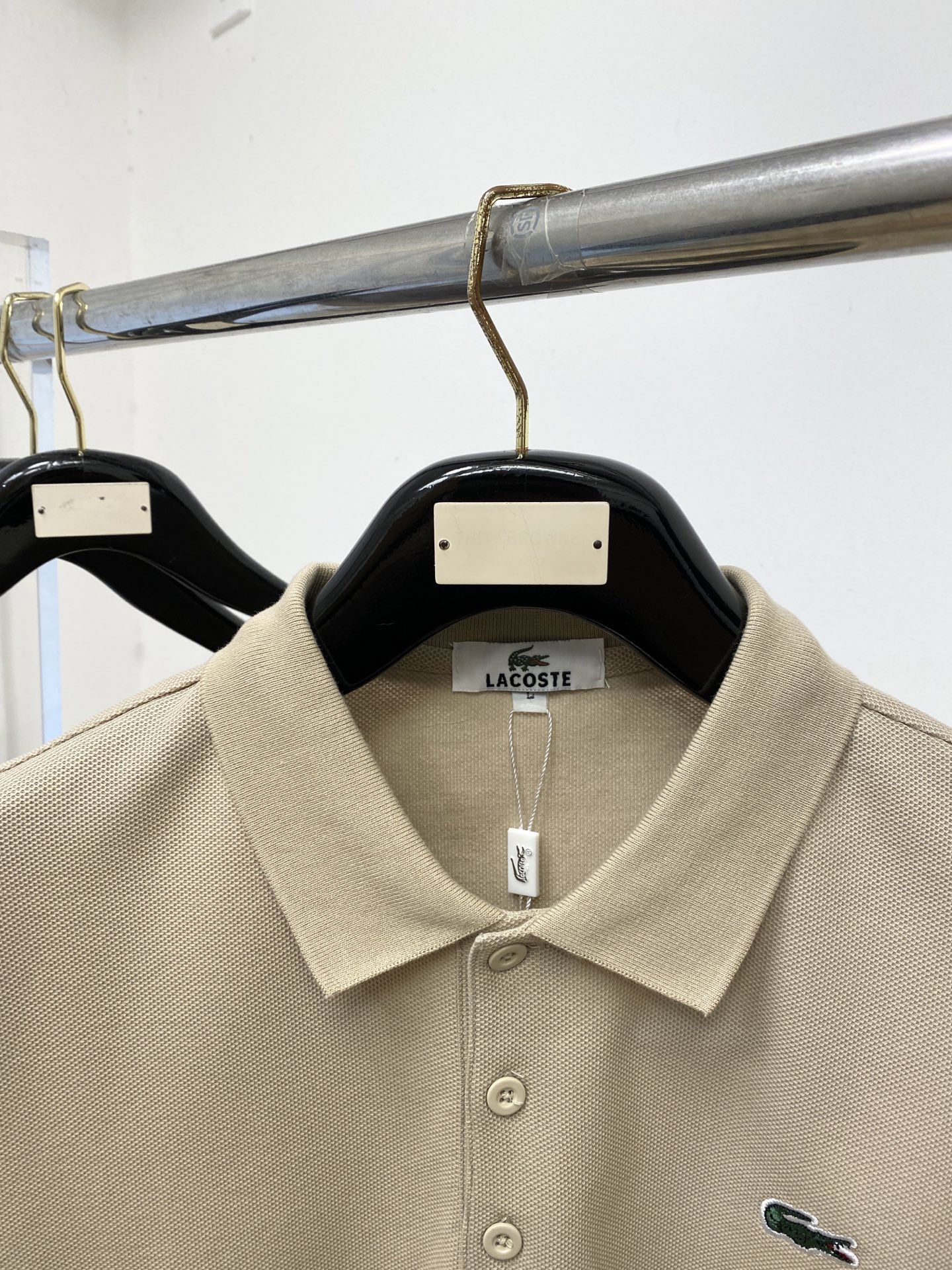 LACOSTE 时尚潮牌、2026新品短袖T恤，帅气时尚，胸前精致刺绣图案logo，简约百搭款。面料棉 