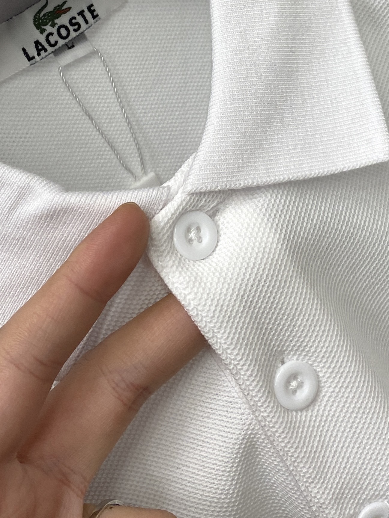 LACOSTE 时尚潮牌、2026新品短袖T恤，帅气时尚，胸前精致刺绣图案logo，简约百搭款。面料棉 