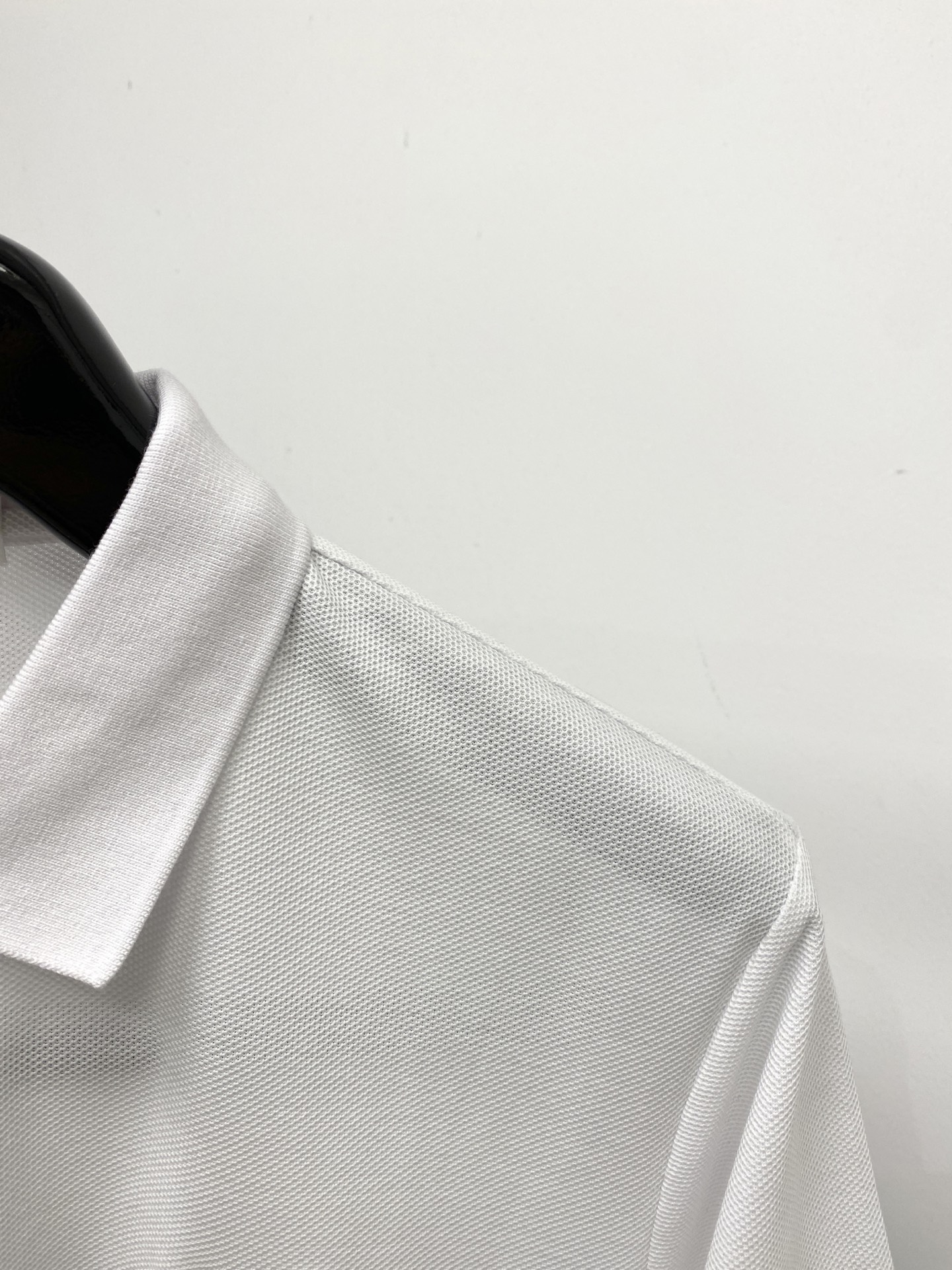 LACOSTE 时尚潮牌、2026新品短袖T恤，帅气时尚，胸前精致刺绣图案logo，简约百搭款。面料棉 