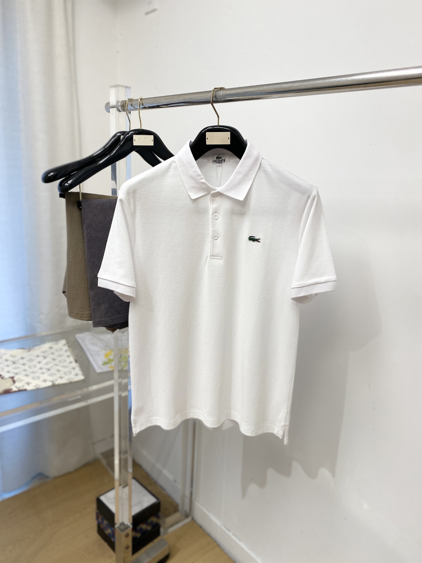 LACOSTE 时尚潮牌、2026新品短袖T恤，帅气时尚，胸前精致刺绣图案logo，简约百搭款。面料棉 