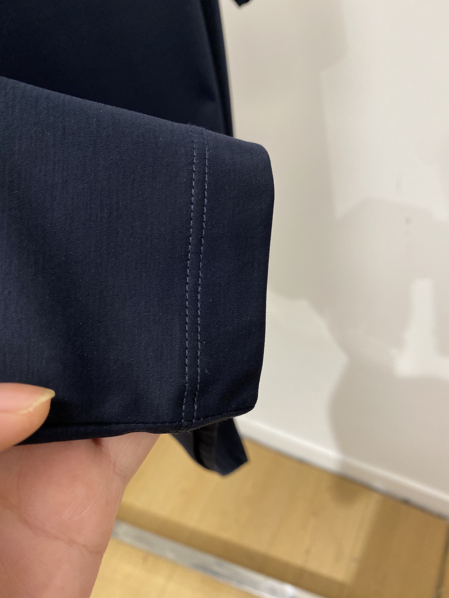 ￼Loro Piana、2026新品短袖T恤，帅气时尚，后背精致刺绣字母logo，简约百搭款。面料棉 不