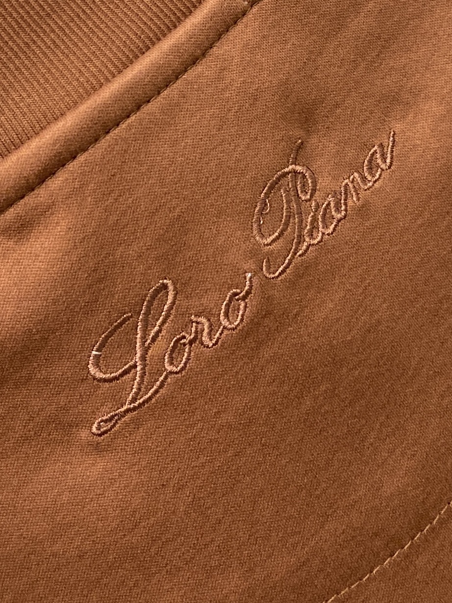 Loro Piana、2026新品短袖T恤，帅气时尚，后背精致刺绣字母logo，简约百搭款。面料棉 不仅