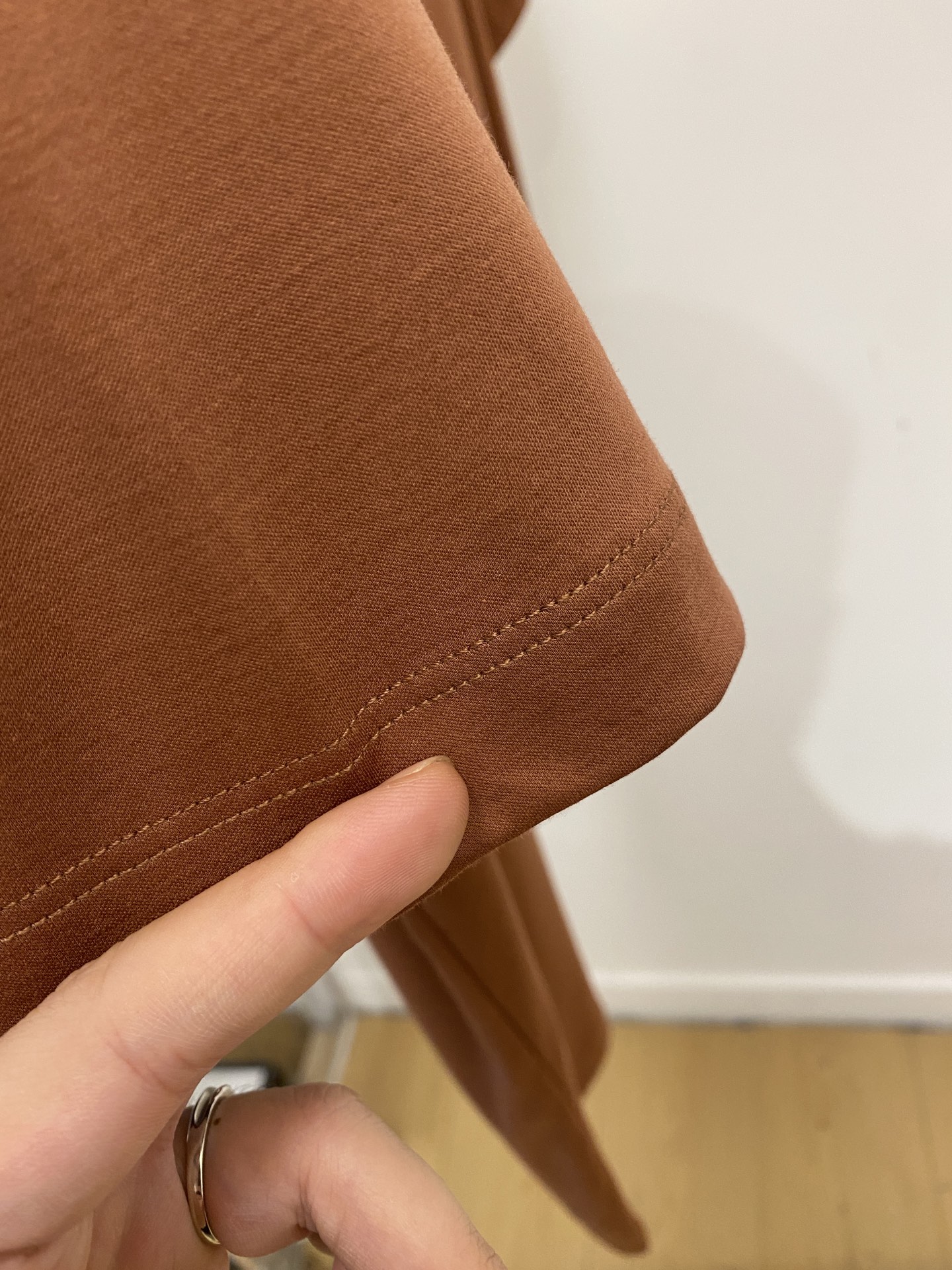Loro Piana、2026新品短袖T恤，帅气时尚，后背精致刺绣字母logo，简约百搭款。面料棉 不仅