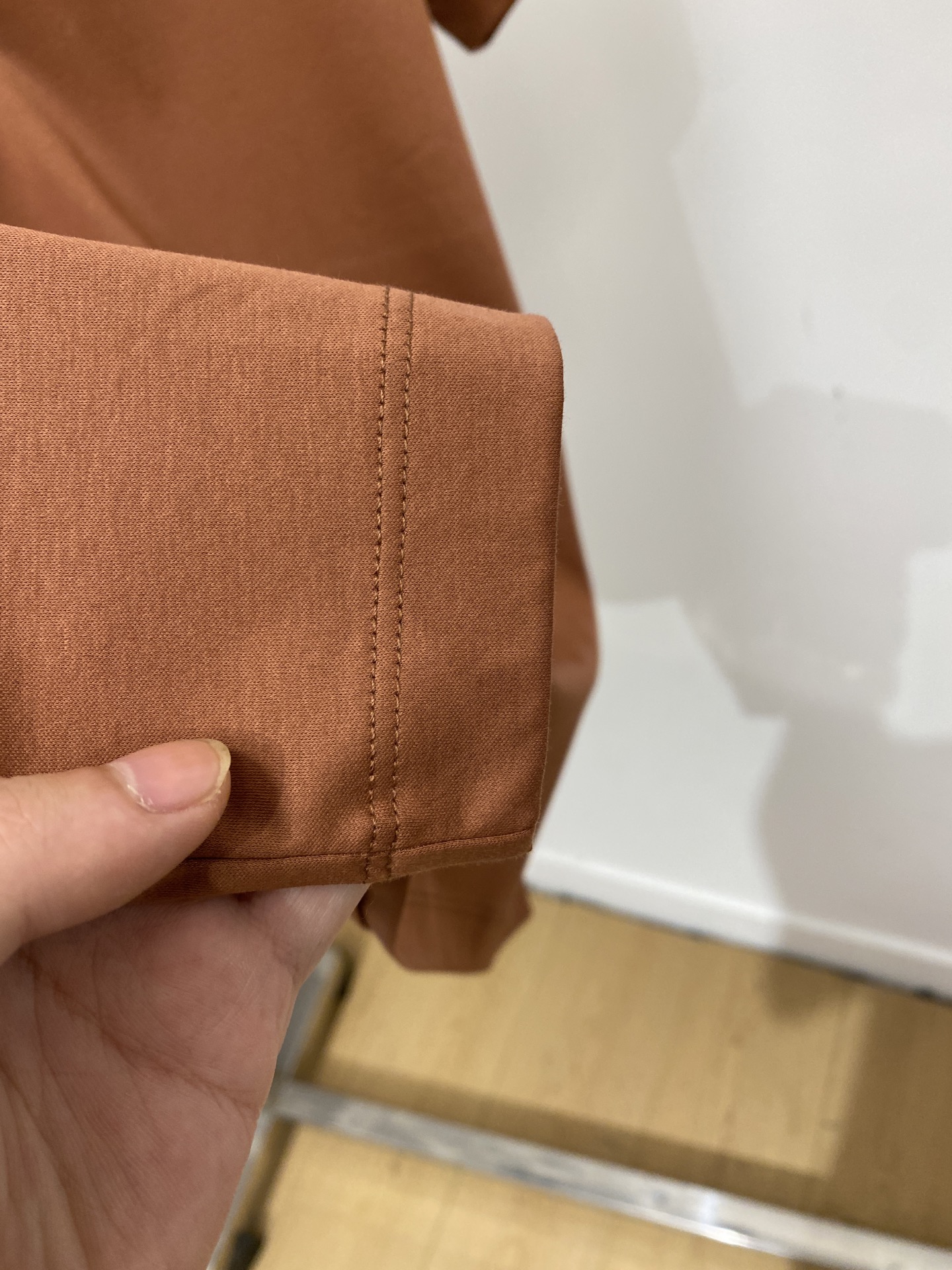 Loro Piana、2026新品短袖T恤，帅气时尚，后背精致刺绣字母logo，简约百搭款。面料棉 不仅