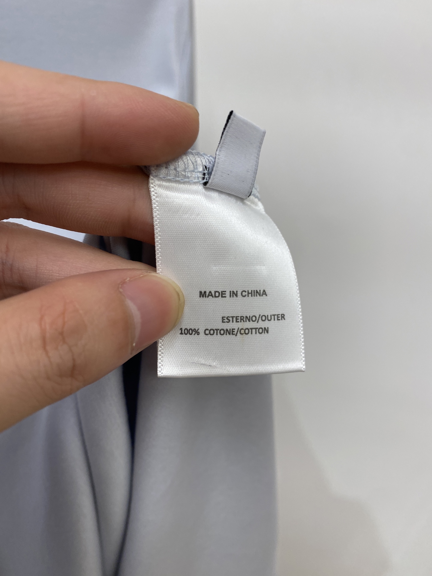 Loro Piana、2026新品短袖T恤，帅气时尚，后背精致刺绣字母logo，简约百搭款。面料棉 不仅