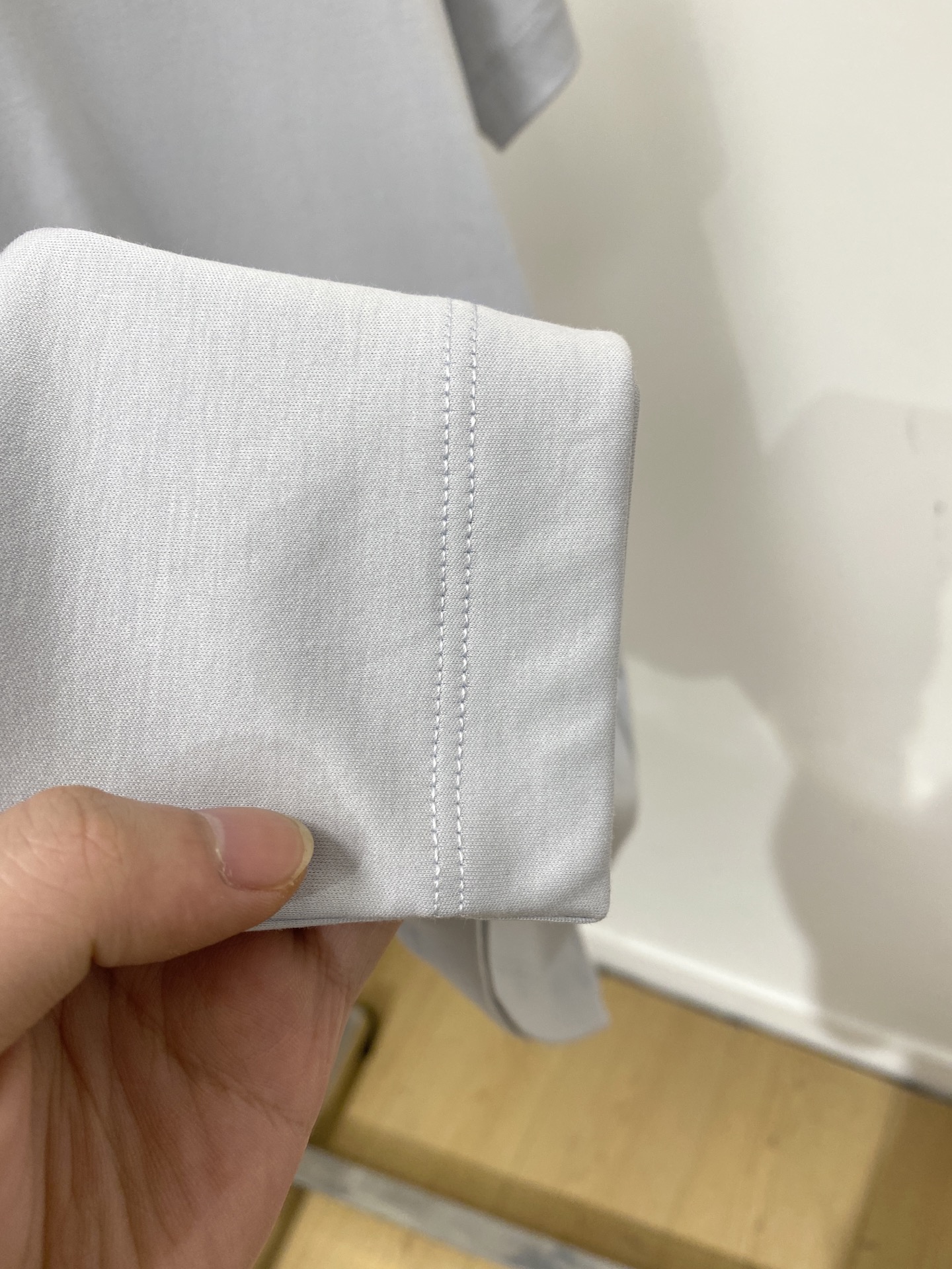 Loro Piana、2026新品短袖T恤，帅气时尚，后背精致刺绣字母logo，简约百搭款。面料棉 不仅