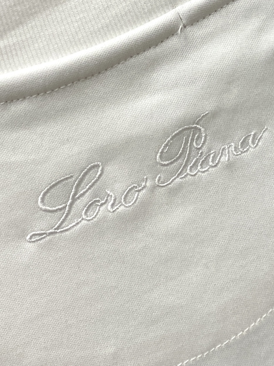 Loro Piana、2026新品短袖T恤，帅气时尚，后背精致刺绣字母logo，简约百搭款。面料棉 不仅