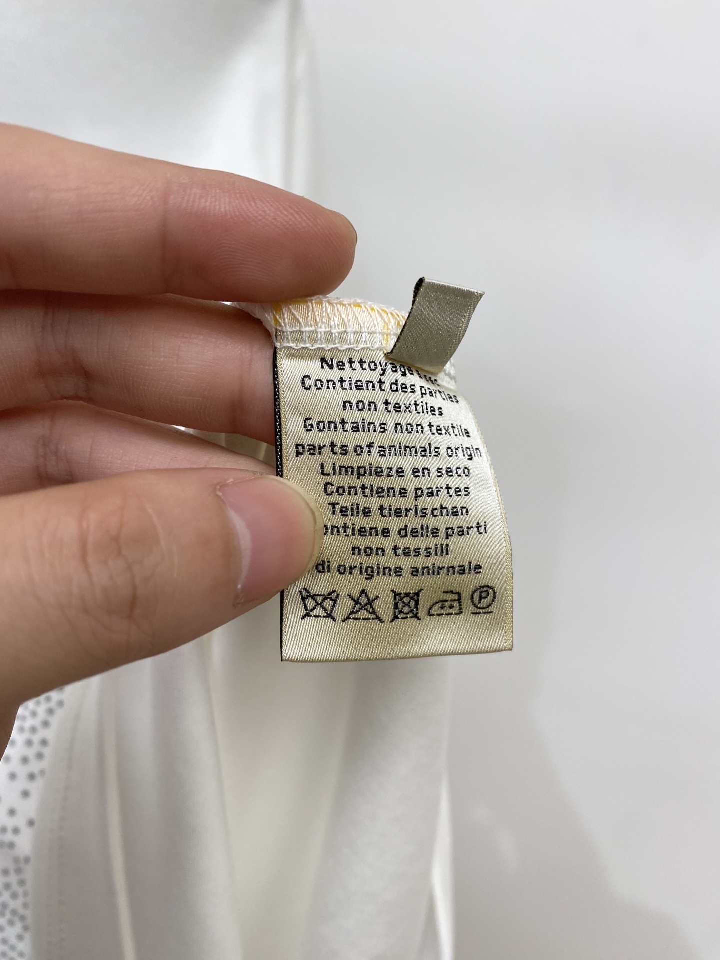爱马仕、2026新品短袖T恤，帅气时尚，胸前顶级烫钻图案logo，简约百搭款。面料棉 不仅挺括，保持潮流