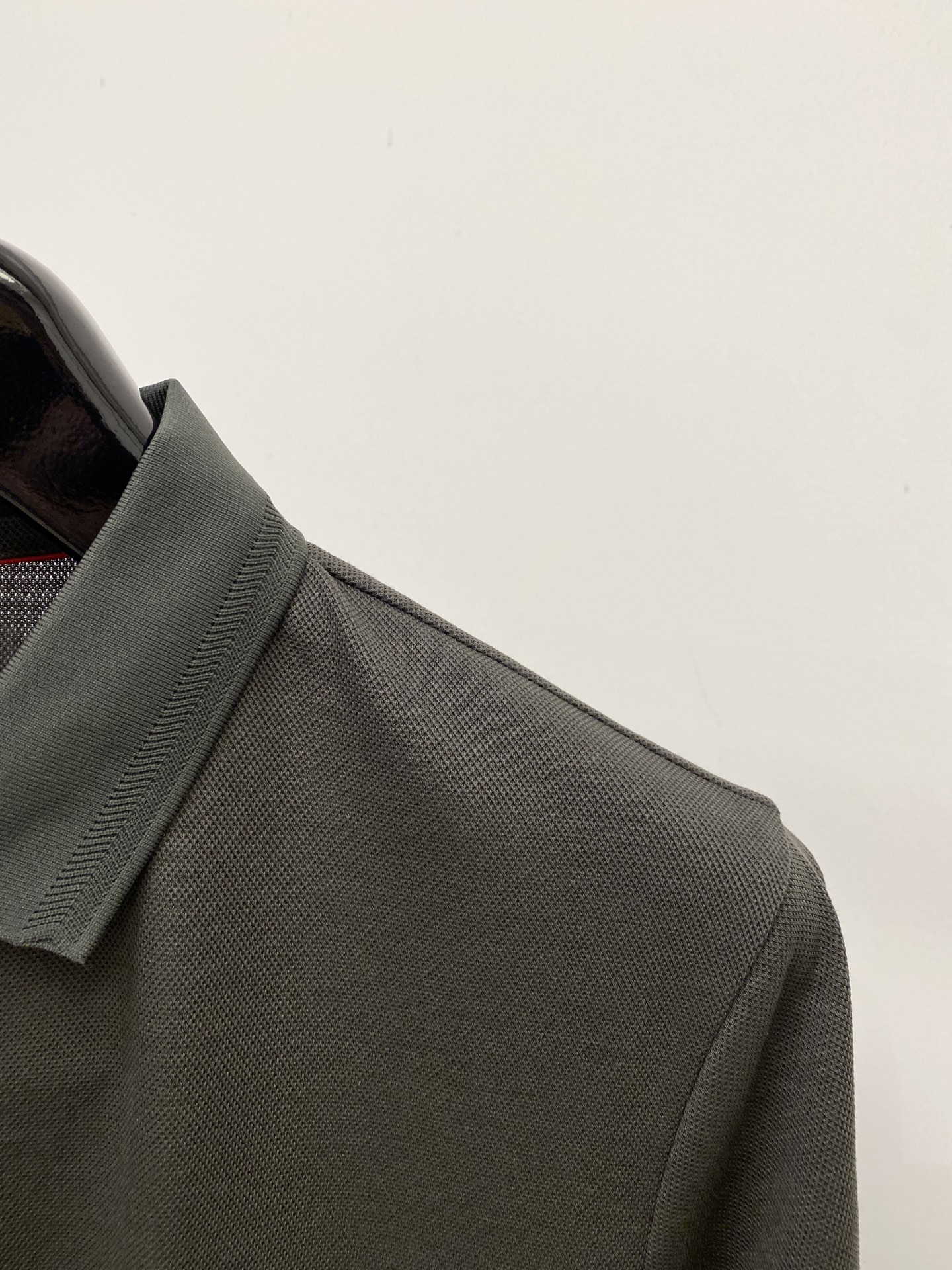 Kiton、2026新品短袖T恤，帅气时尚，胸前顶级凹凸印胶字母logo，简约百搭款。面料棉 不仅挺括，