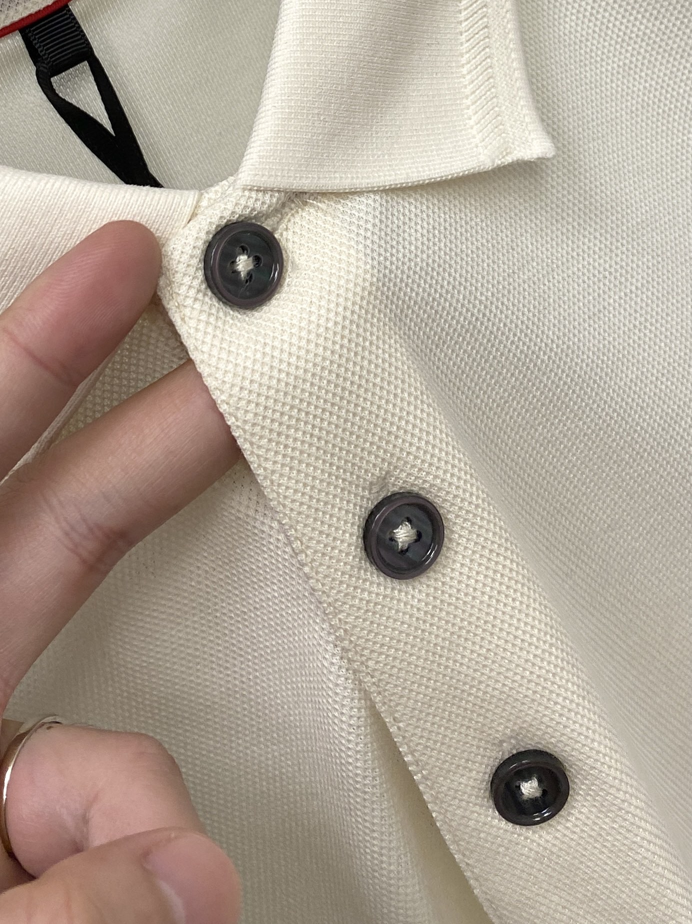Kiton、2026新品短袖T恤，帅气时尚，胸前顶级凹凸印胶字母logo，简约百搭款。面料棉 不仅挺括，