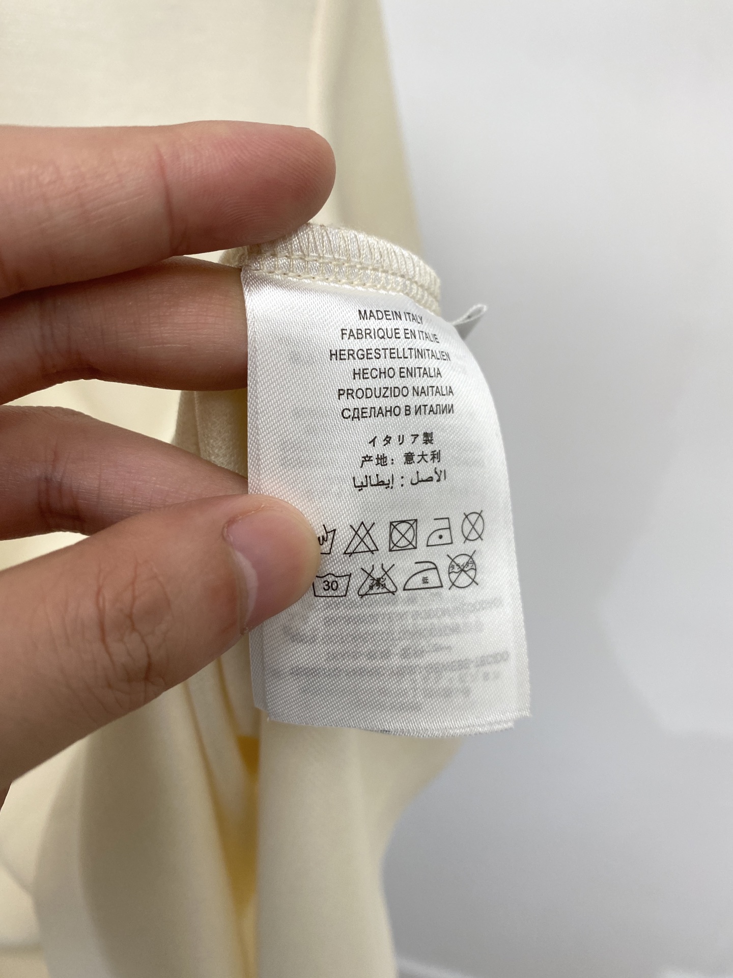 Kiton、2026新品短袖T恤，帅气时尚，胸前顶级凹凸印胶字母logo，简约百搭款。面料棉 不仅挺括，